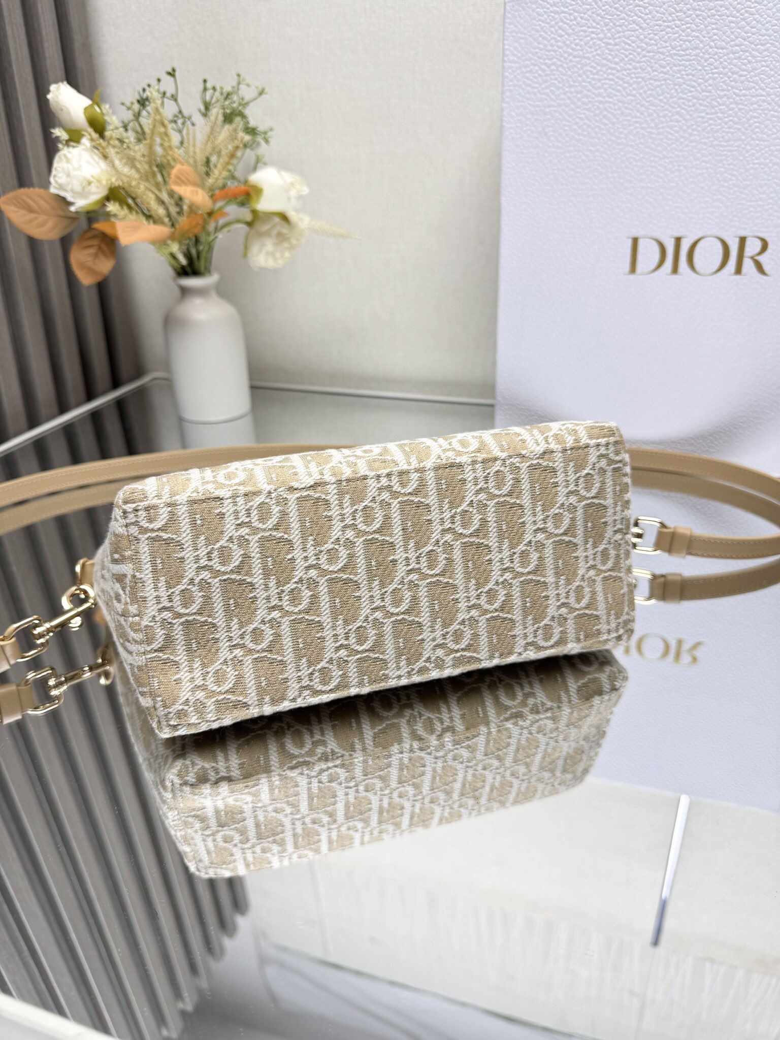 Dior Natural Color Series Old Flower Embroidered Handbag 5554