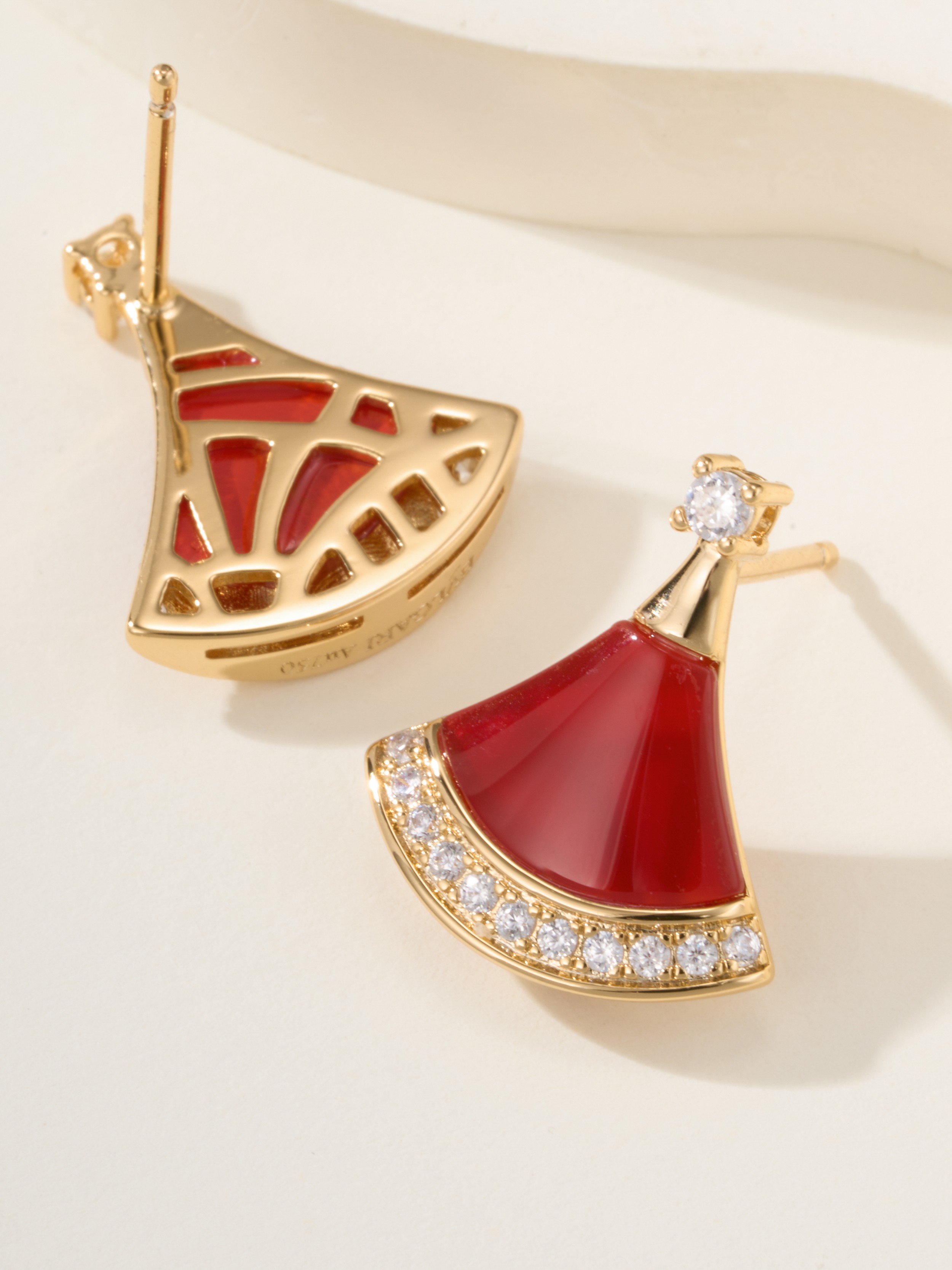 Bulgari DIVAS DREAM series natural stone diamond earrings