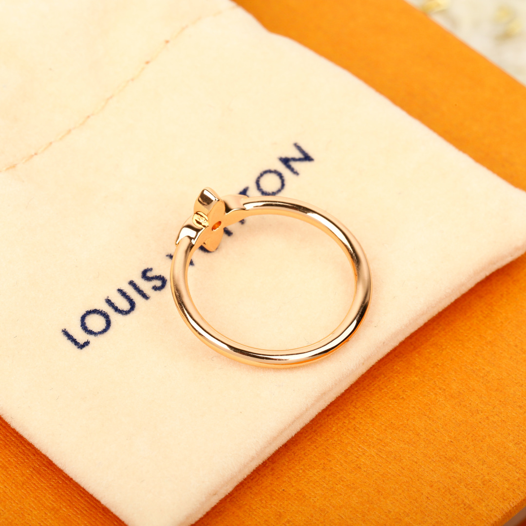 Louis Vuitton STAR BLOSSOM four-leaf clover diamond ring