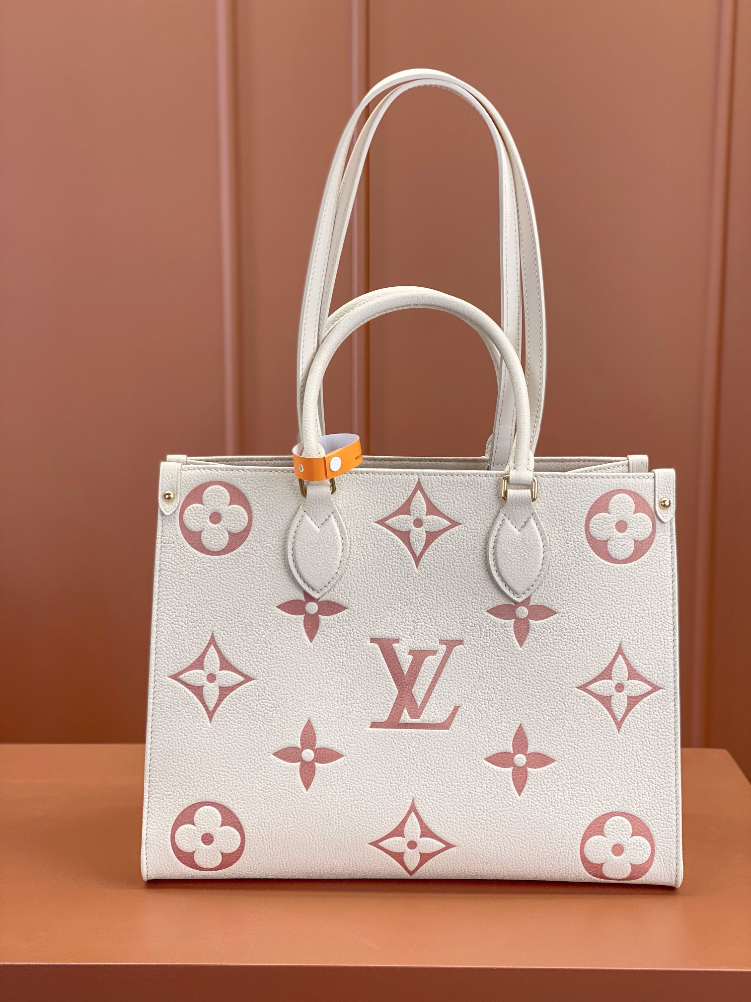 Louis Vuitton ONTHEGO Medium Handbag M21575