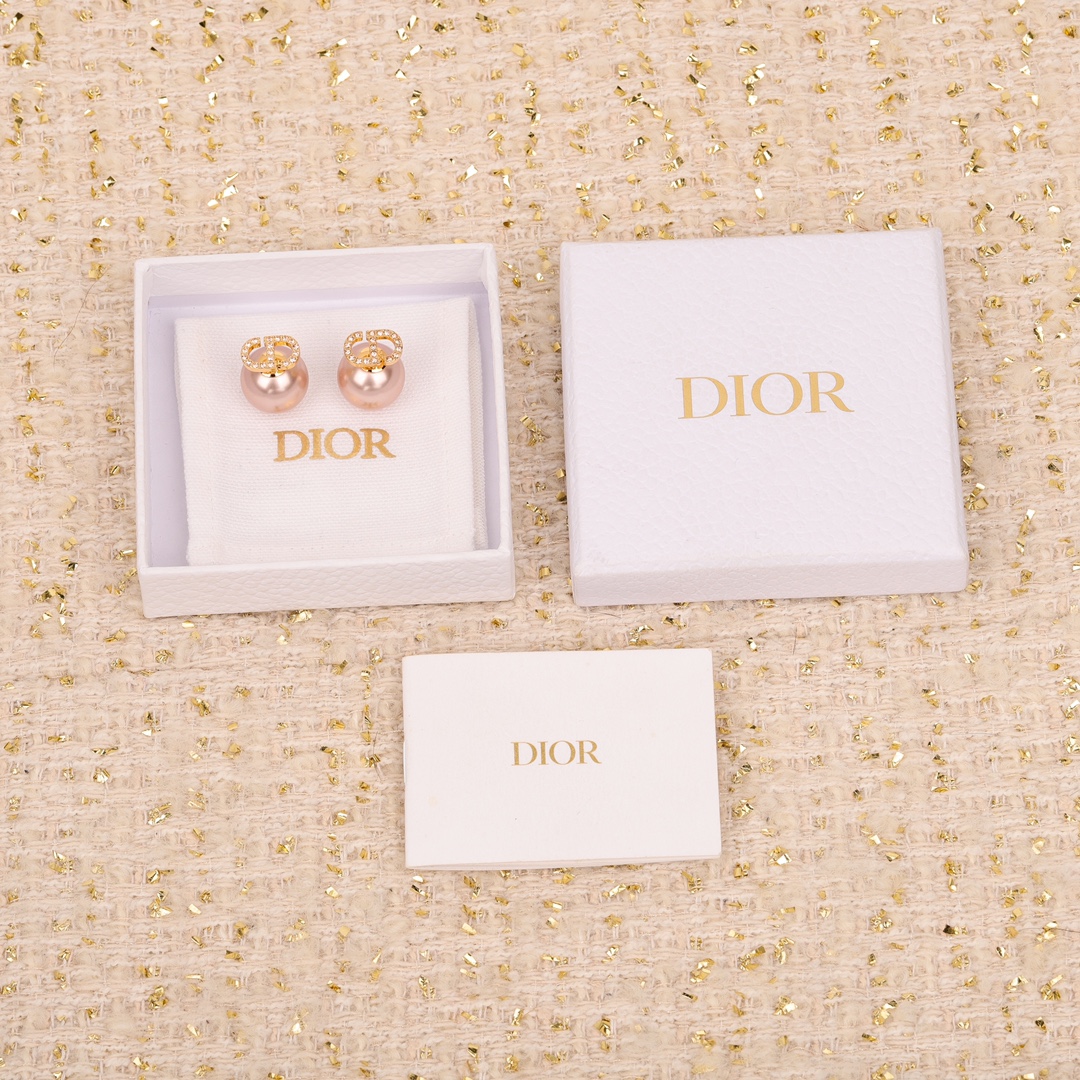 Dior CD letter pearl earrings