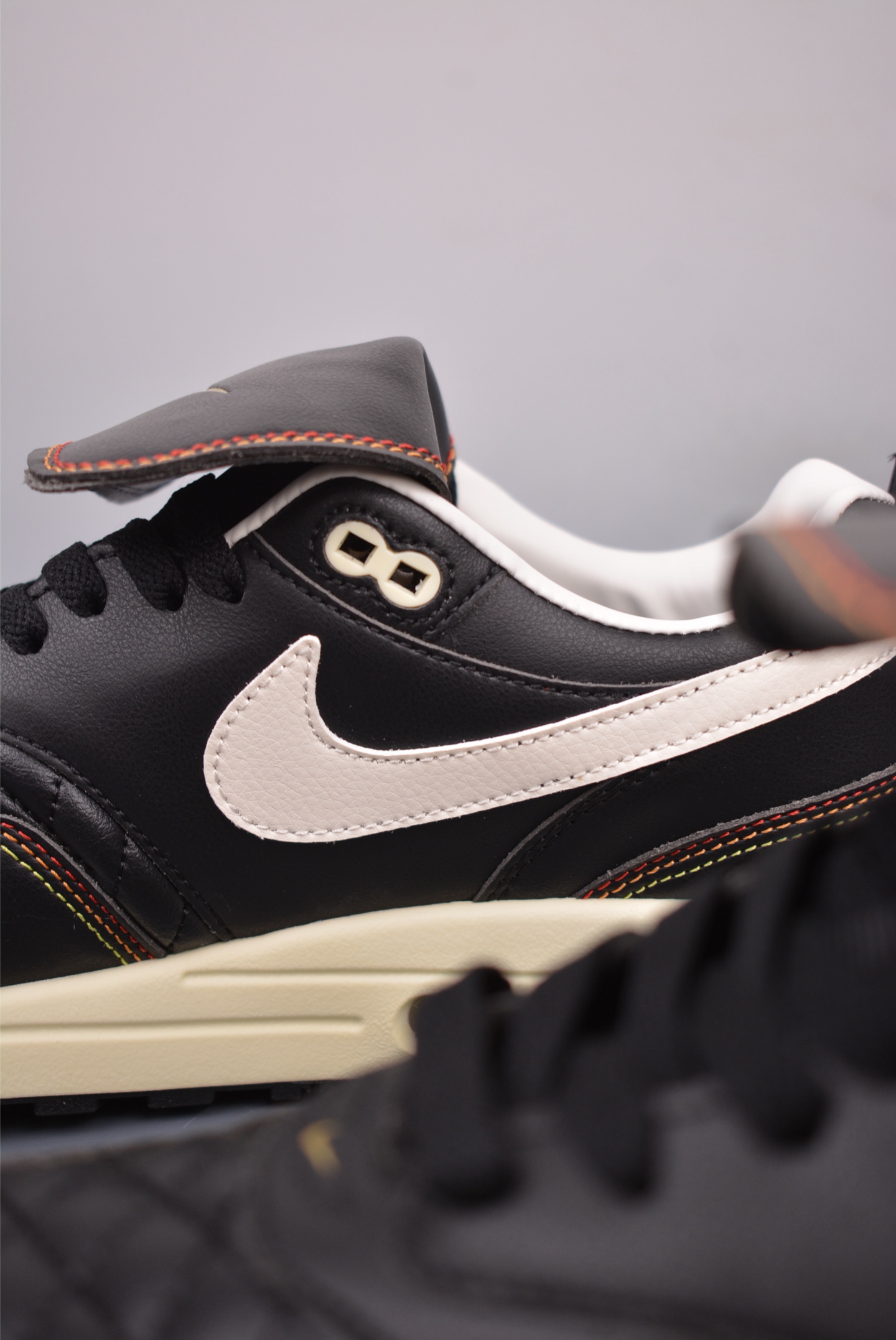 Nike Air Max 1'87 series leather black and white gold tongue FD2638-005