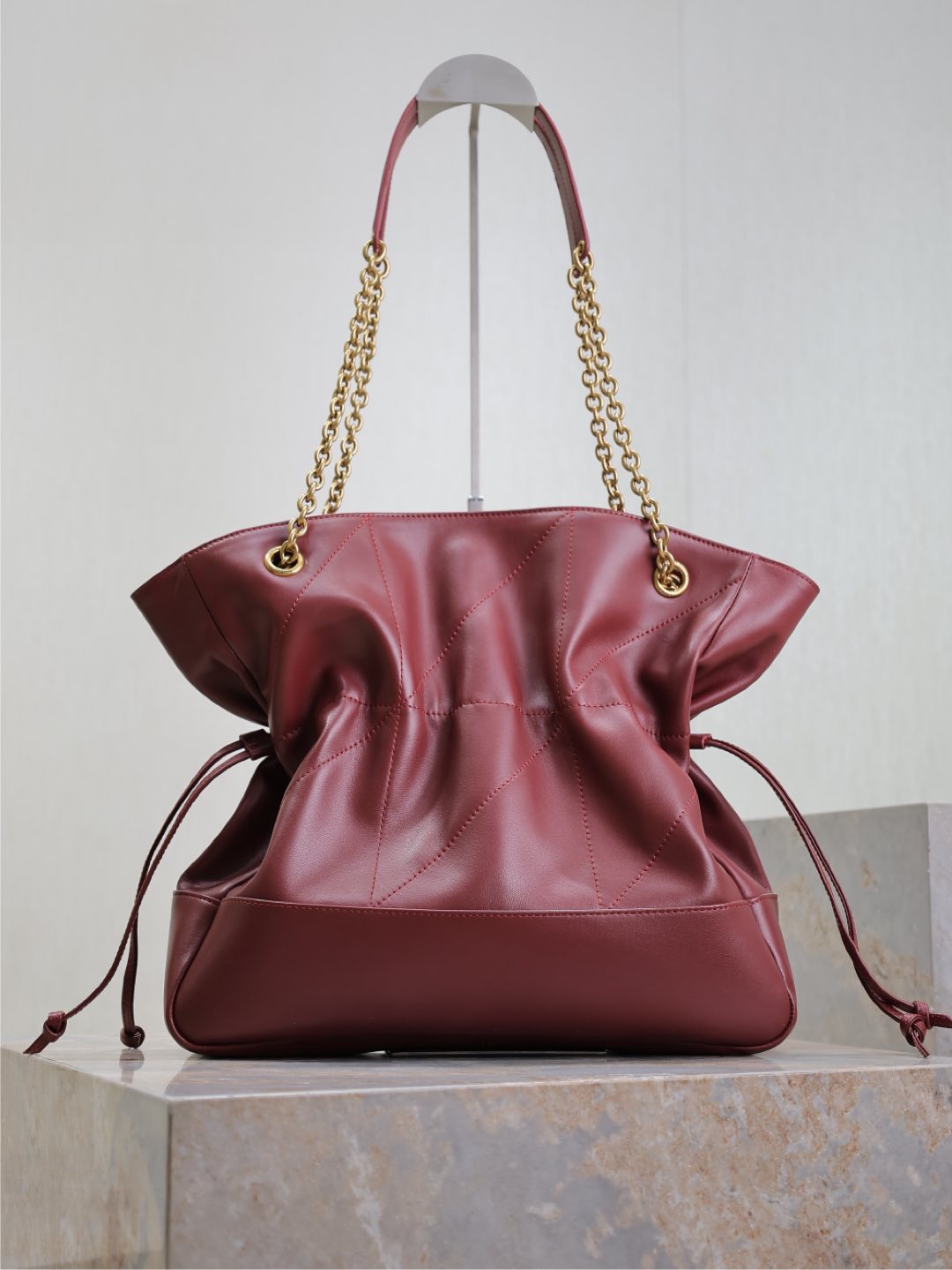 Yves Saint Laurent Jamie 4.3 Large CHON Bucket Bag 809824