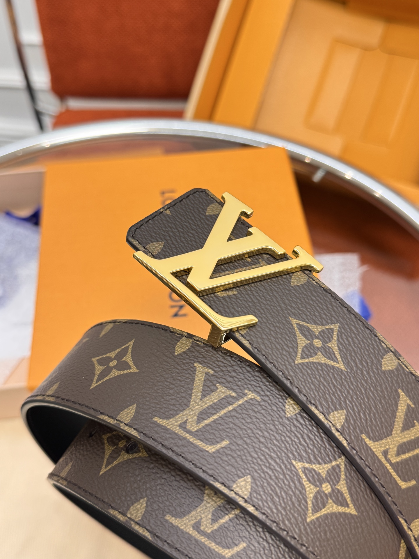 Louis Vuitton double-sided men's belt with monogram, 4cm width