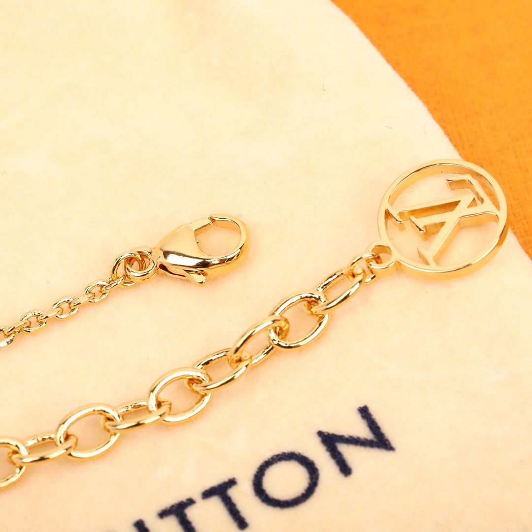 Louis Vuitton trendy logo necklace
