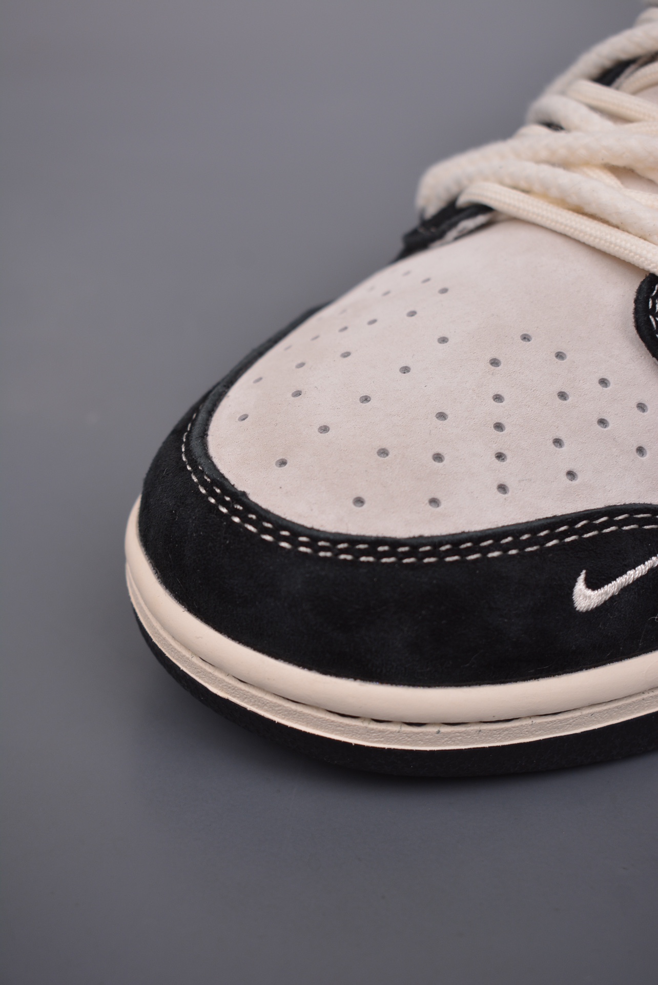 Stussy x Nike SB Dunk Low Retro Lot Stussy black, off-white and white embroidery YX5066-209