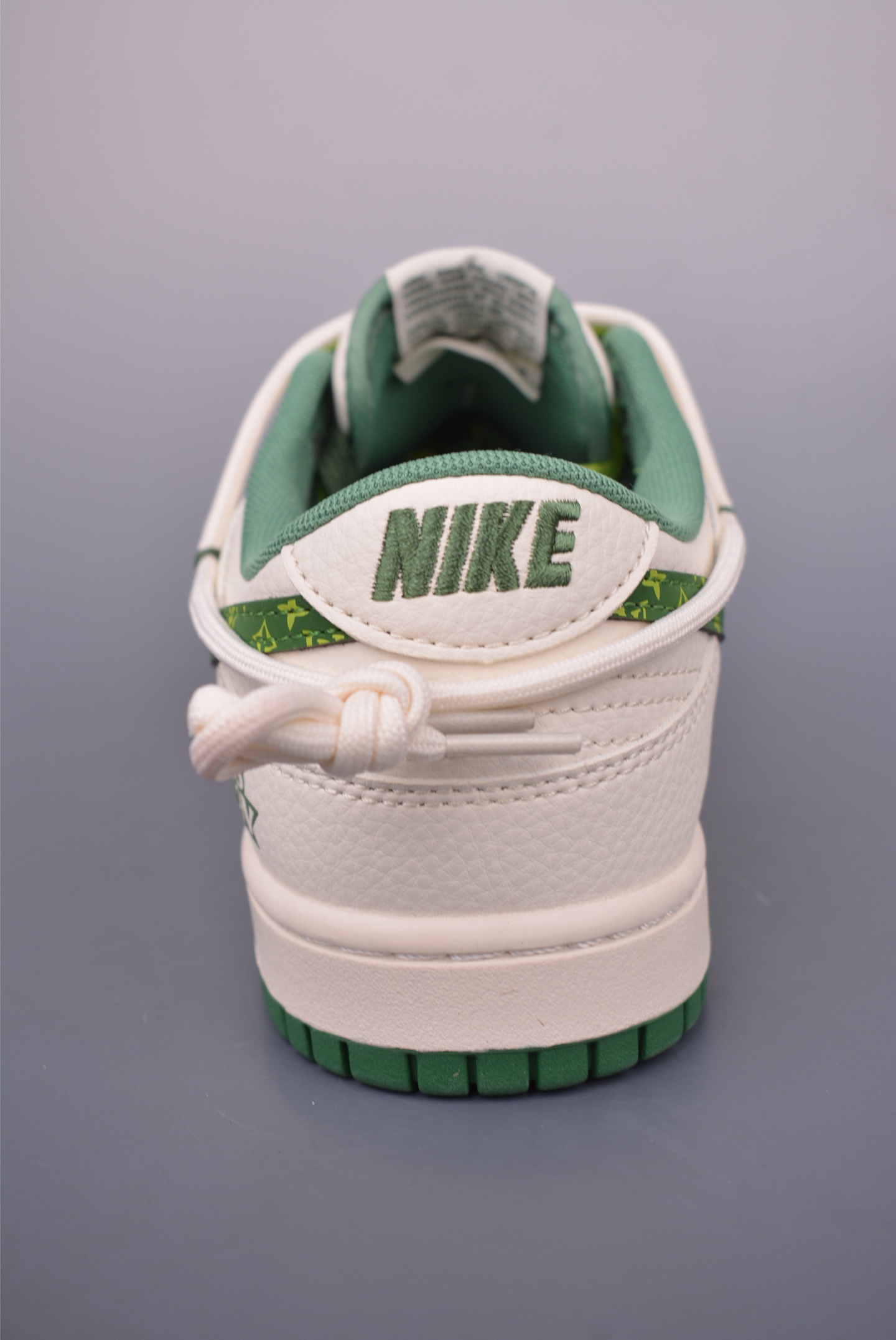 Louis Vuitton x Nike SB Dunk Low 