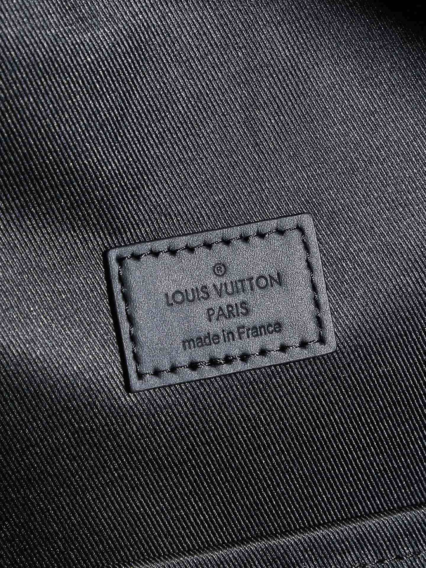 Louis Vuitton Discovery Backpack M22558