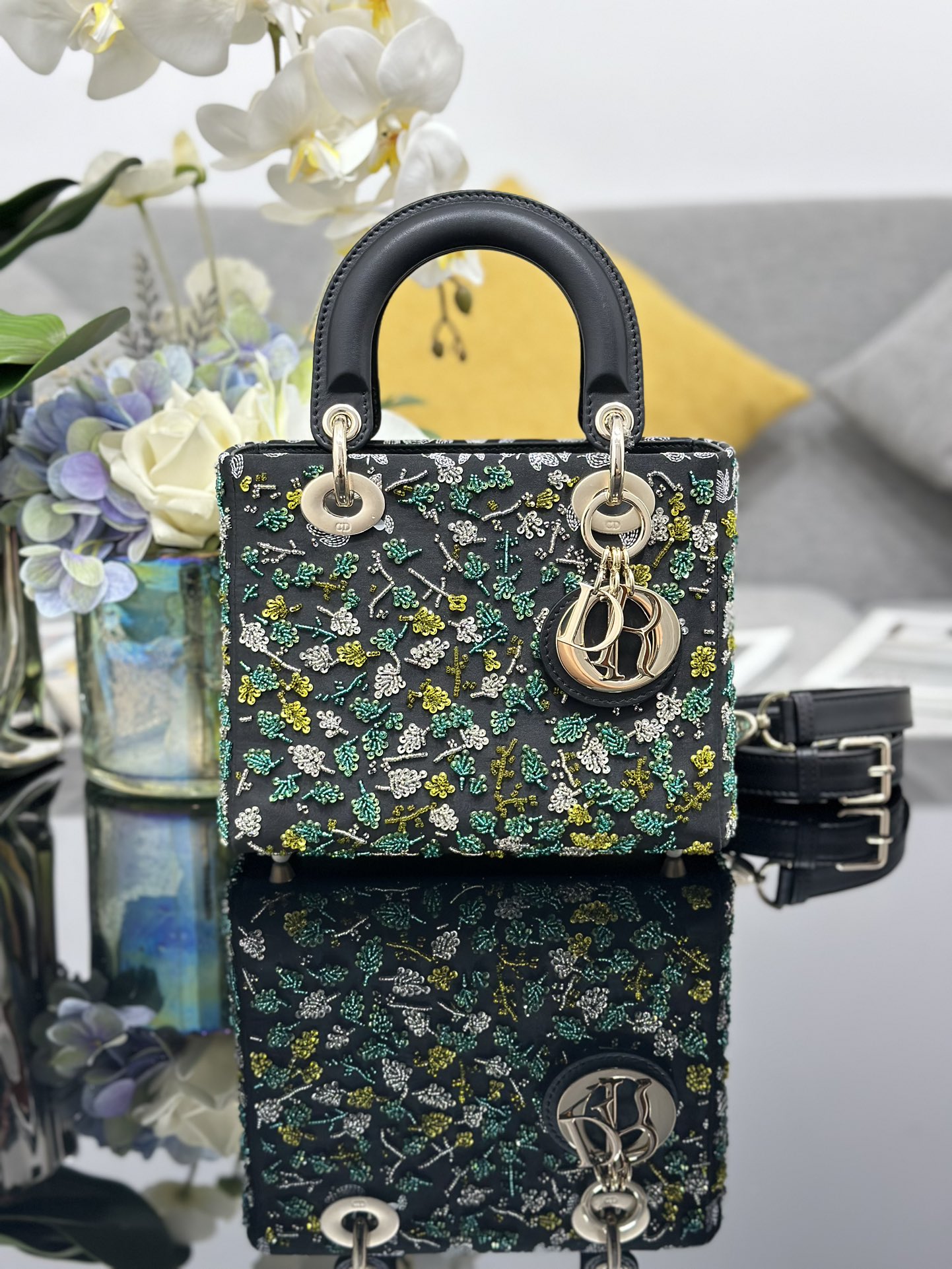 Dior Lady four-grid embroidered leaf beads Princess Diana bag M0538