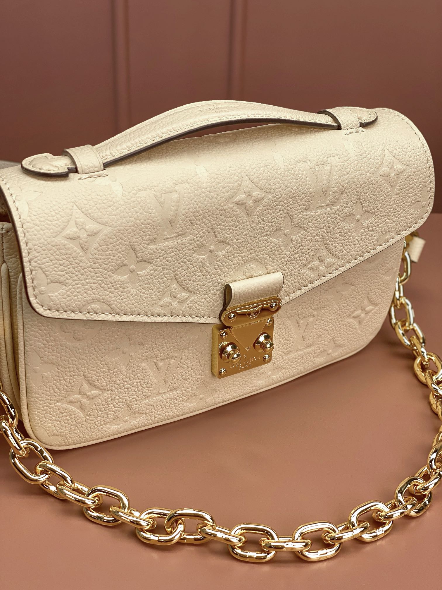 Louis Vuitton POCHETTE MÉTIS EAST WEST Handbag M22942