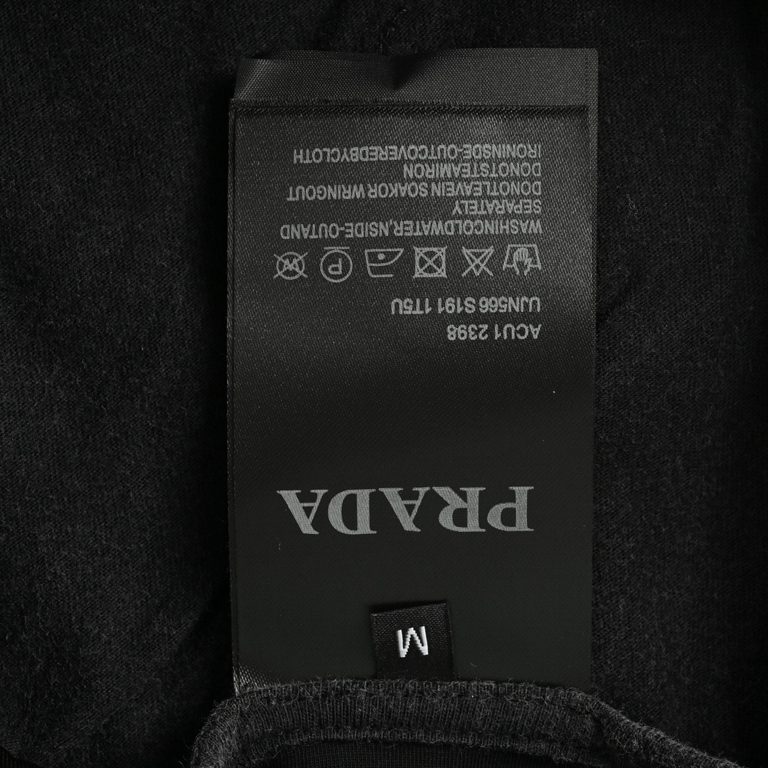 Prada 24ss side pocket cargo shorts