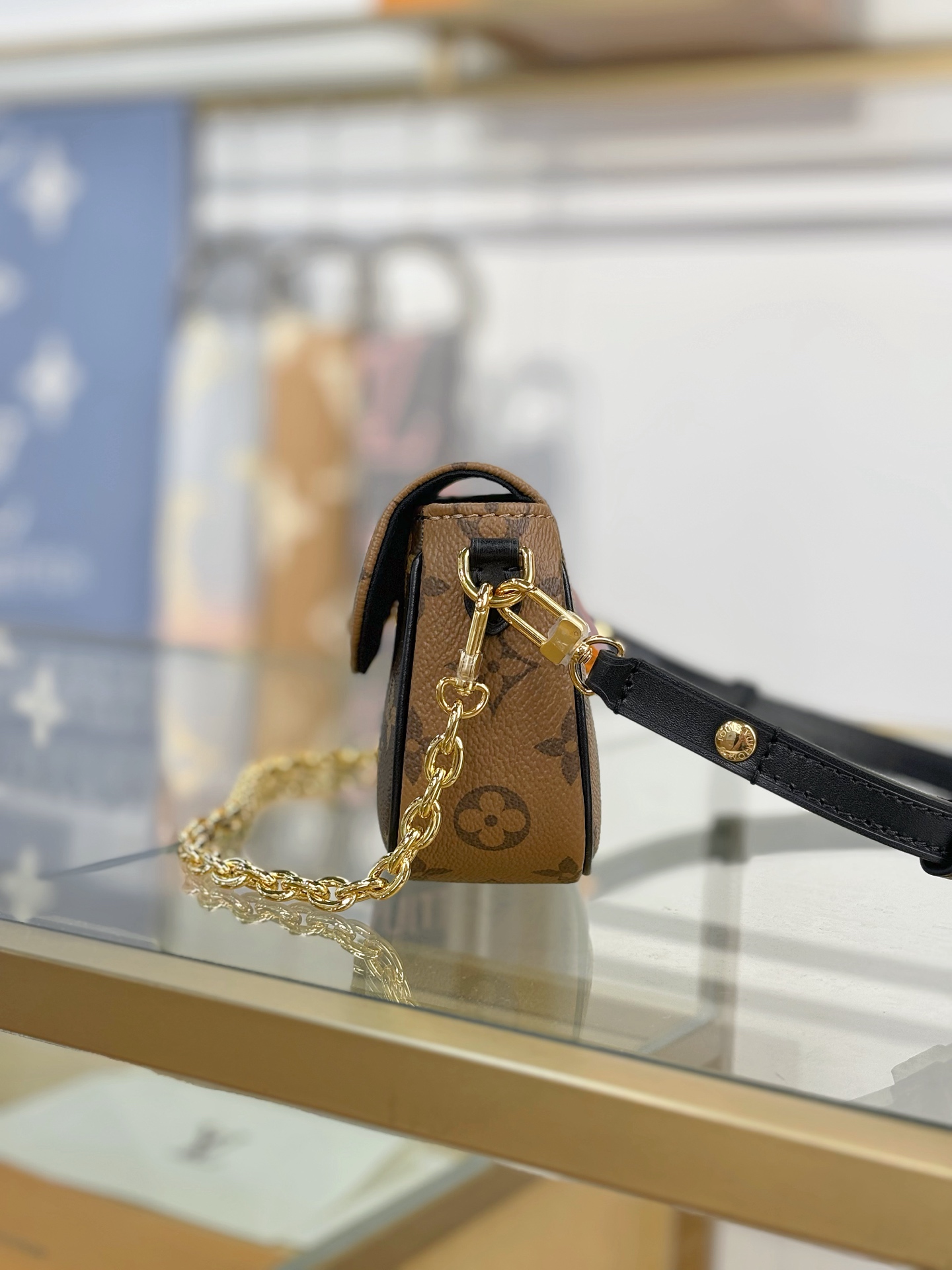 Louis Vuitton WALLET ON CHAIN ​​IVY Handbag M26587