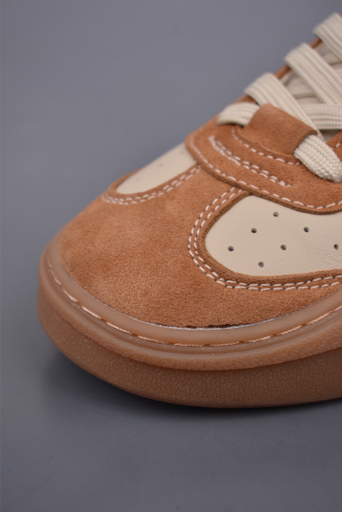 GUCCI T-head Dexun sports shoes brown and white