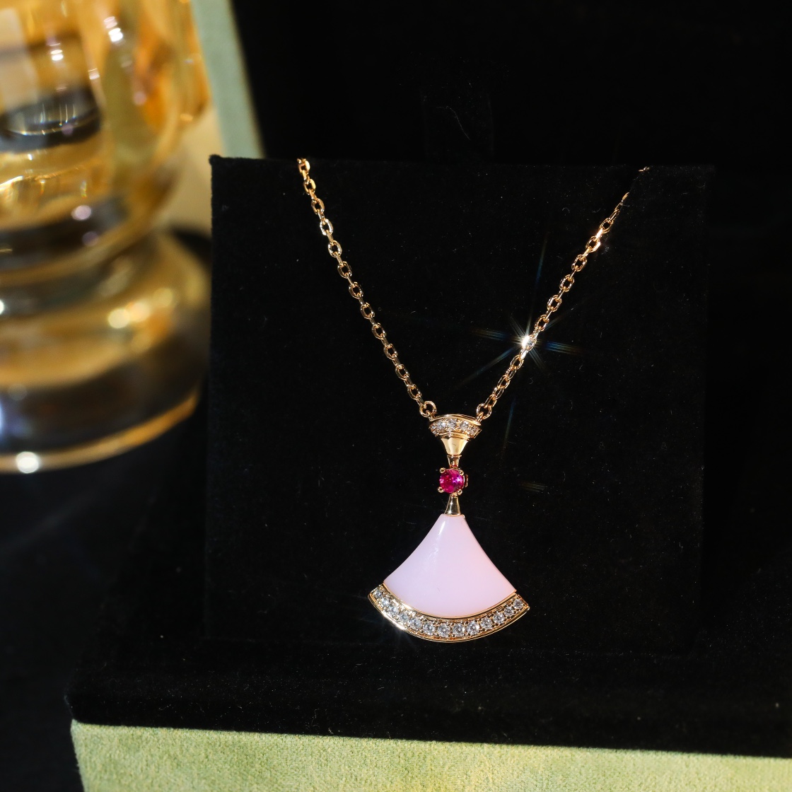 Bulgari pink fan-shaped diamond necklace