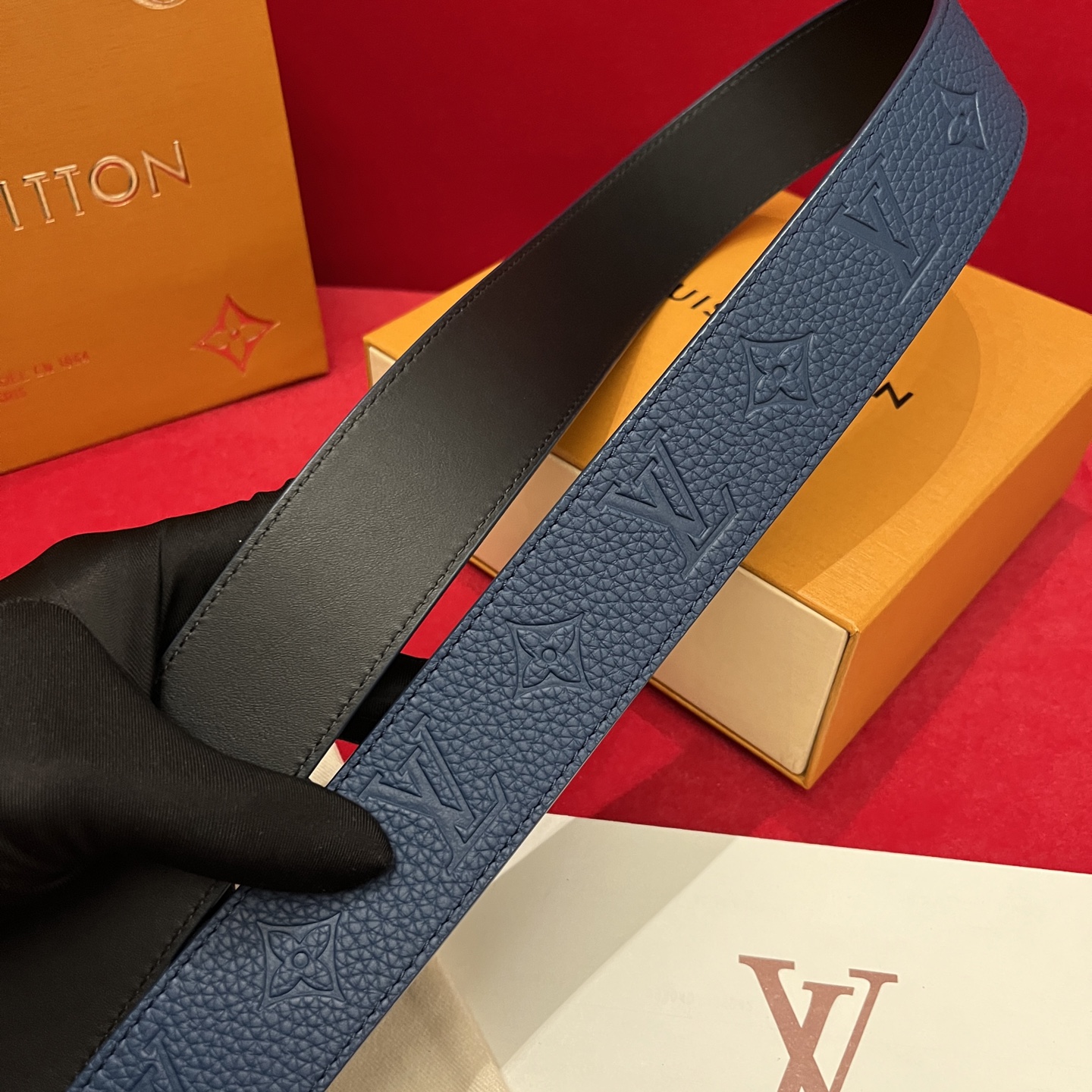 Louis Vuitton Litchi Embossed Cowhide Men's Belt, 4CM Width
