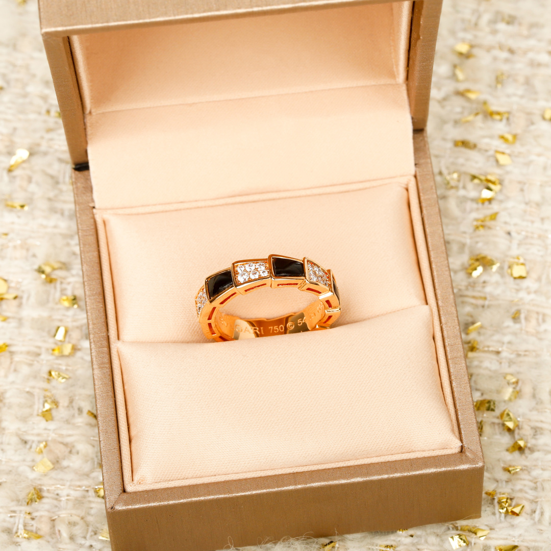 Bulgari Serpenti series shell ring
