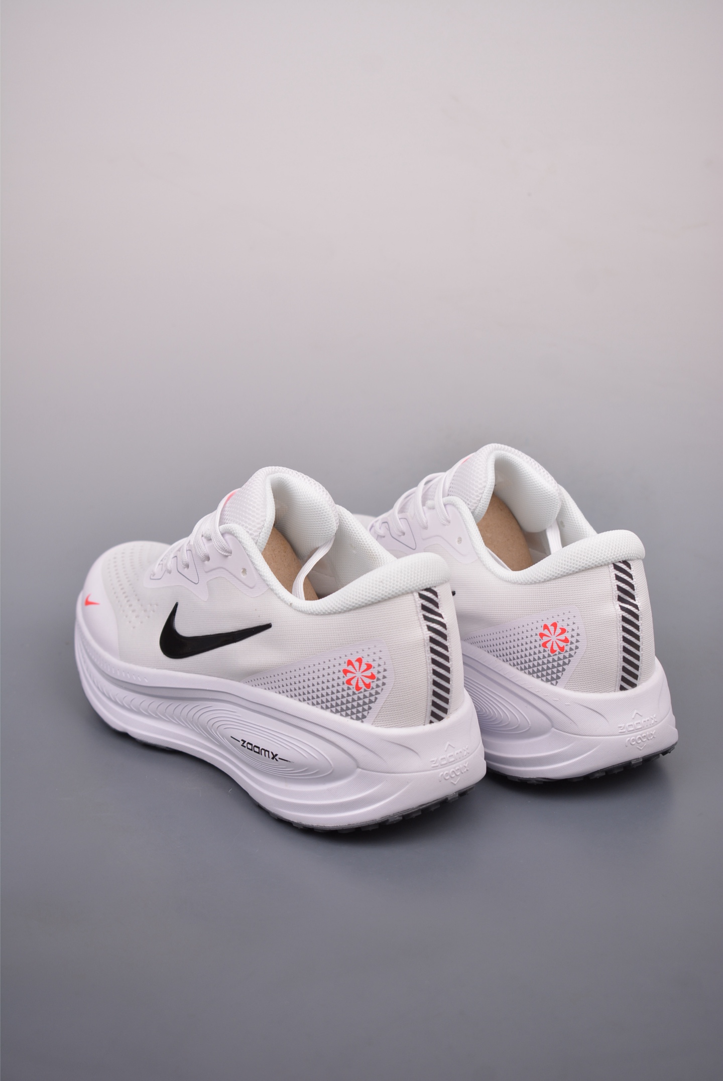 Nike Air Zoom Vomero 18X White and Black Hook HM2519-372