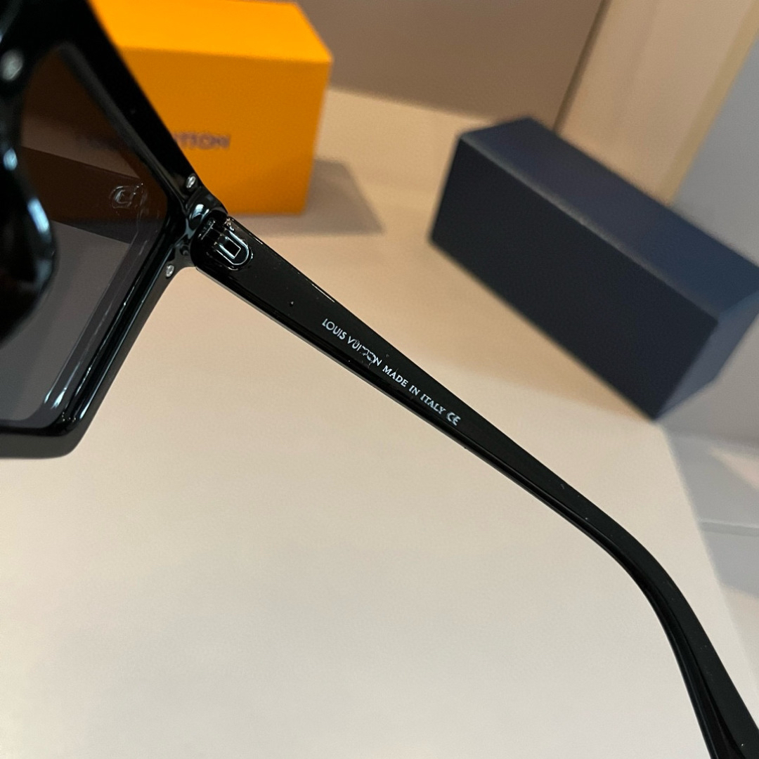 Louis Vuitton square-frame sunglasses