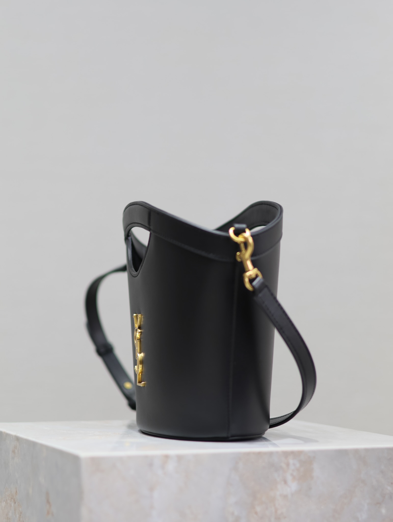 Yves Saint Laurent tote fan-shaped basket bag 791069