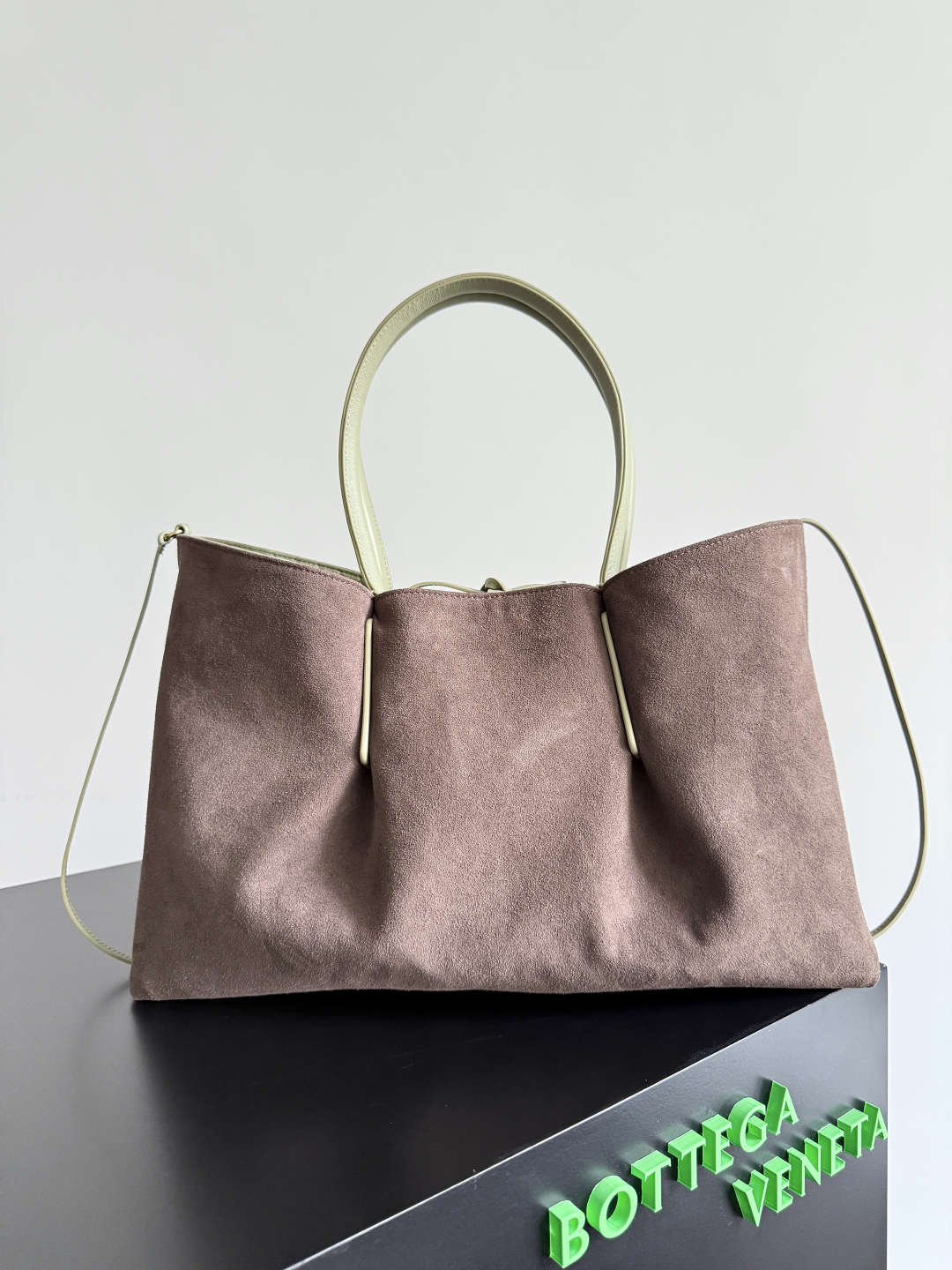 BOTTEGA VENETA 2025 PINACOTECA bag 817166