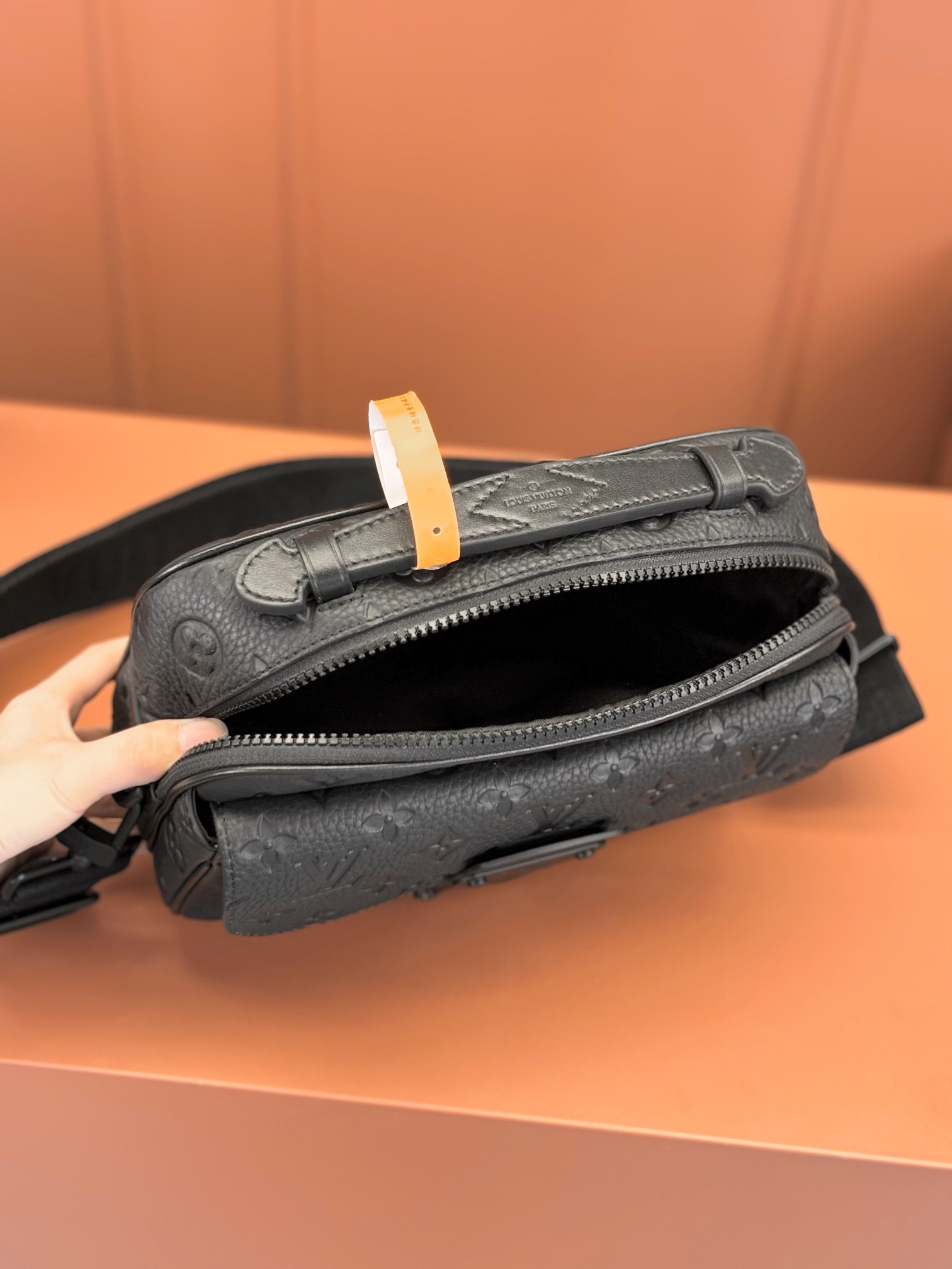 Louis Vuitton S Lock Messenger Bag M58489