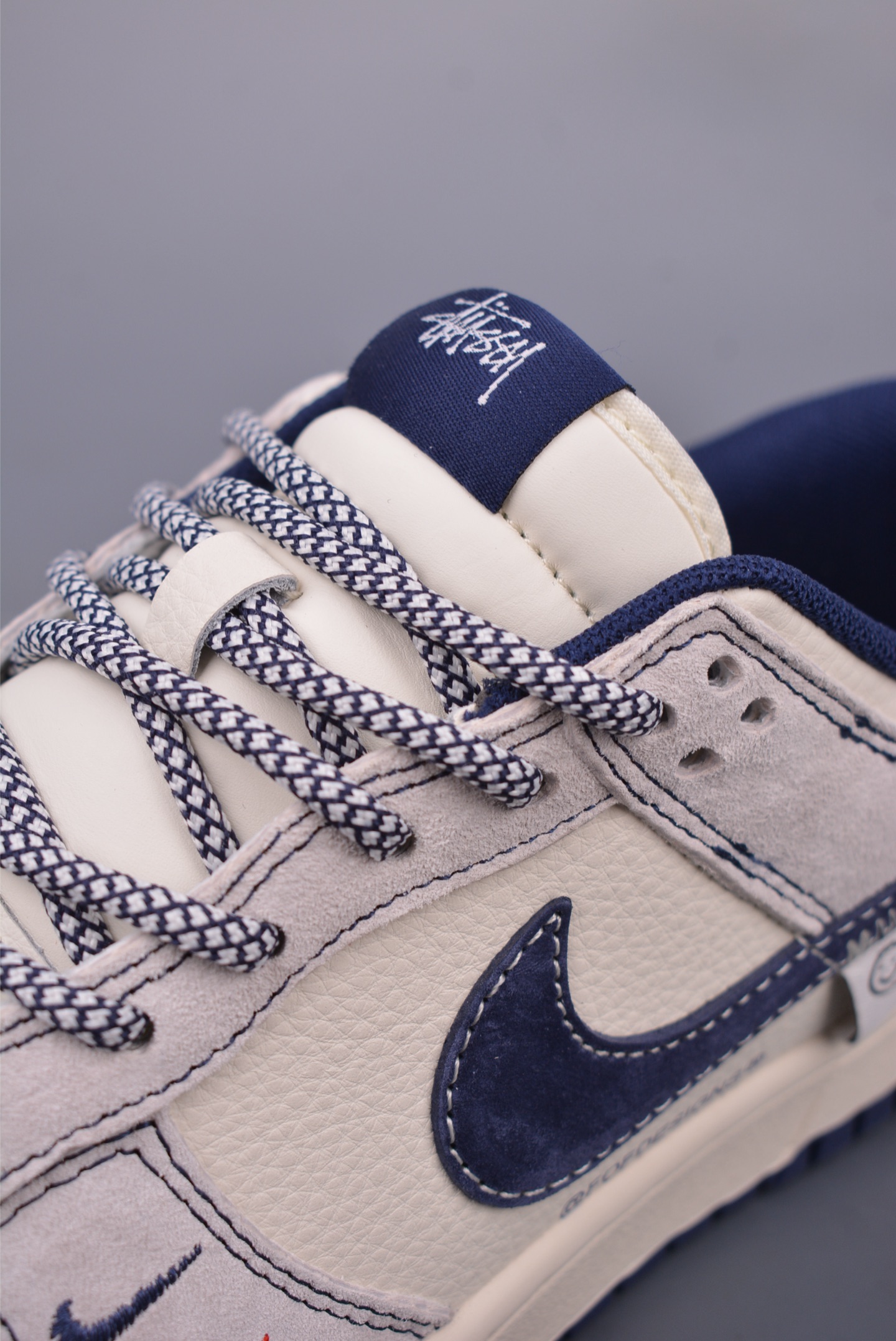 Stussy x Nike SB Dunk Low sneakers Off-white and dark blue YX5066-297