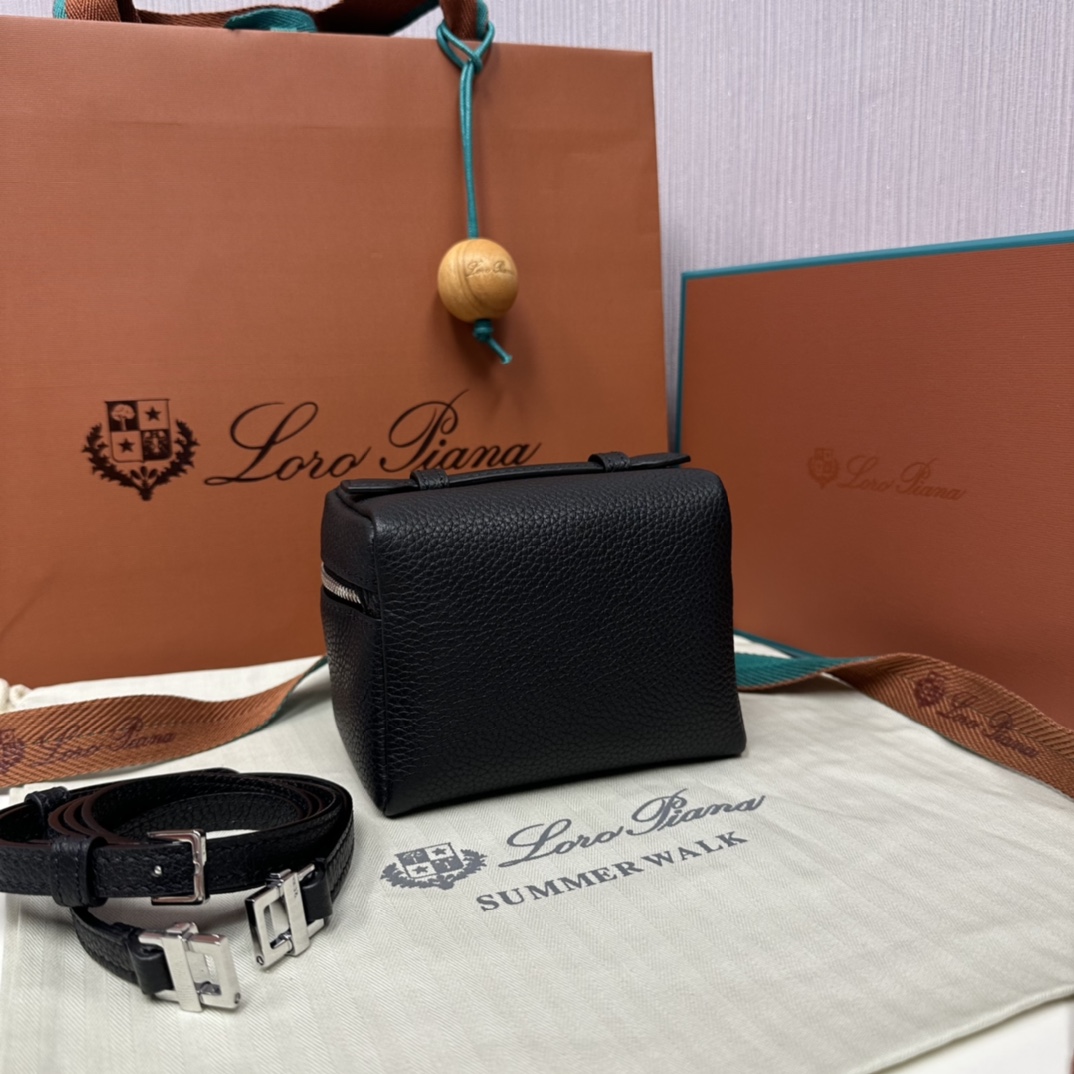 Loro Piana Lextra pocket bag