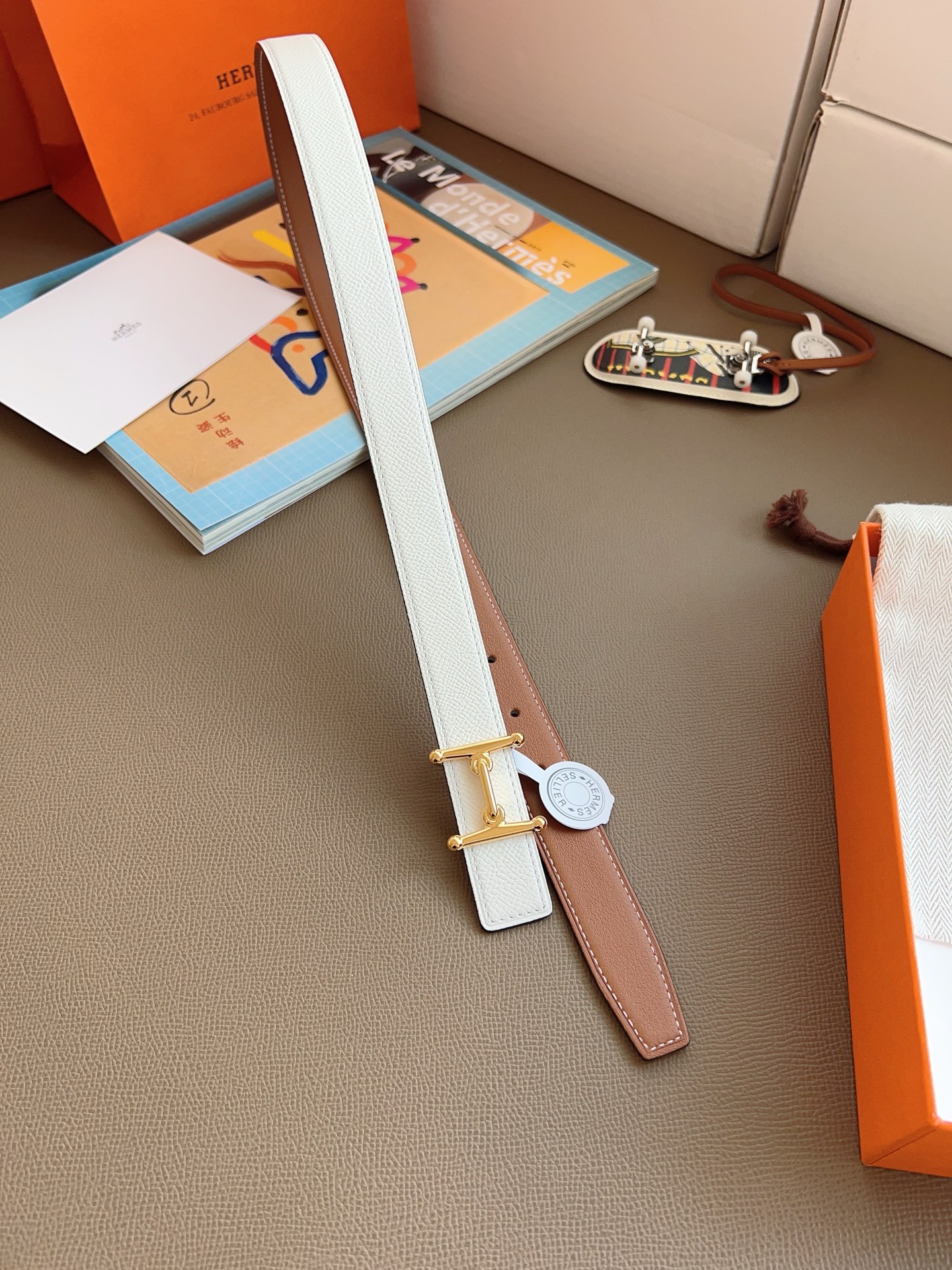 Hermès 2025 New Women's Double-Sided Belt 2.4cm Width