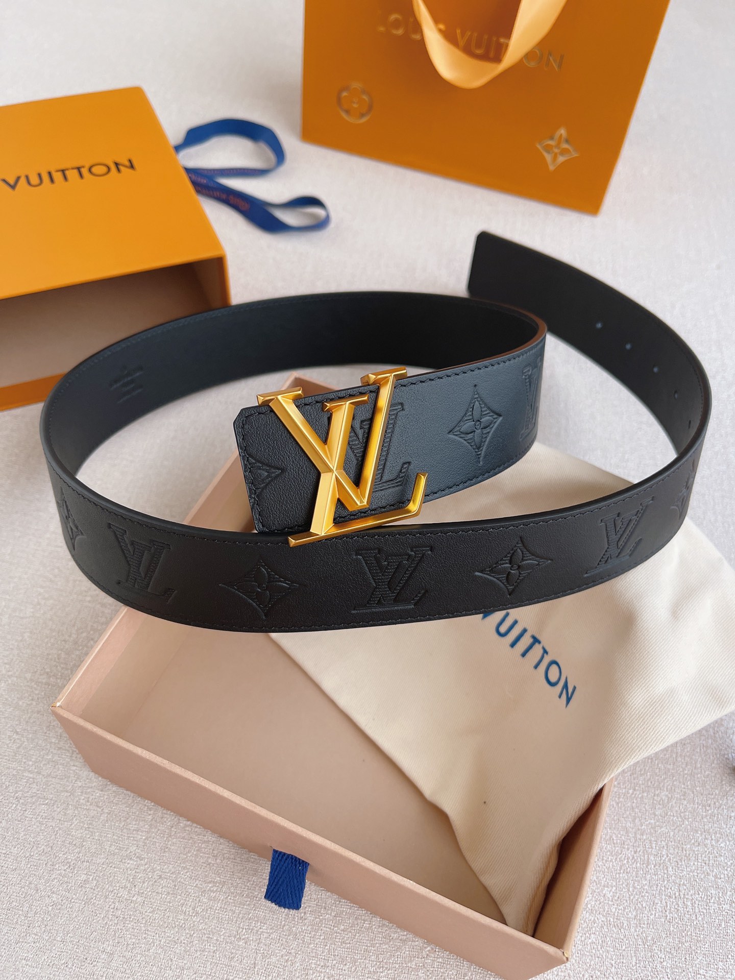 Louis Vuitton embossed double-sided calfskin men's belt 4CM wide