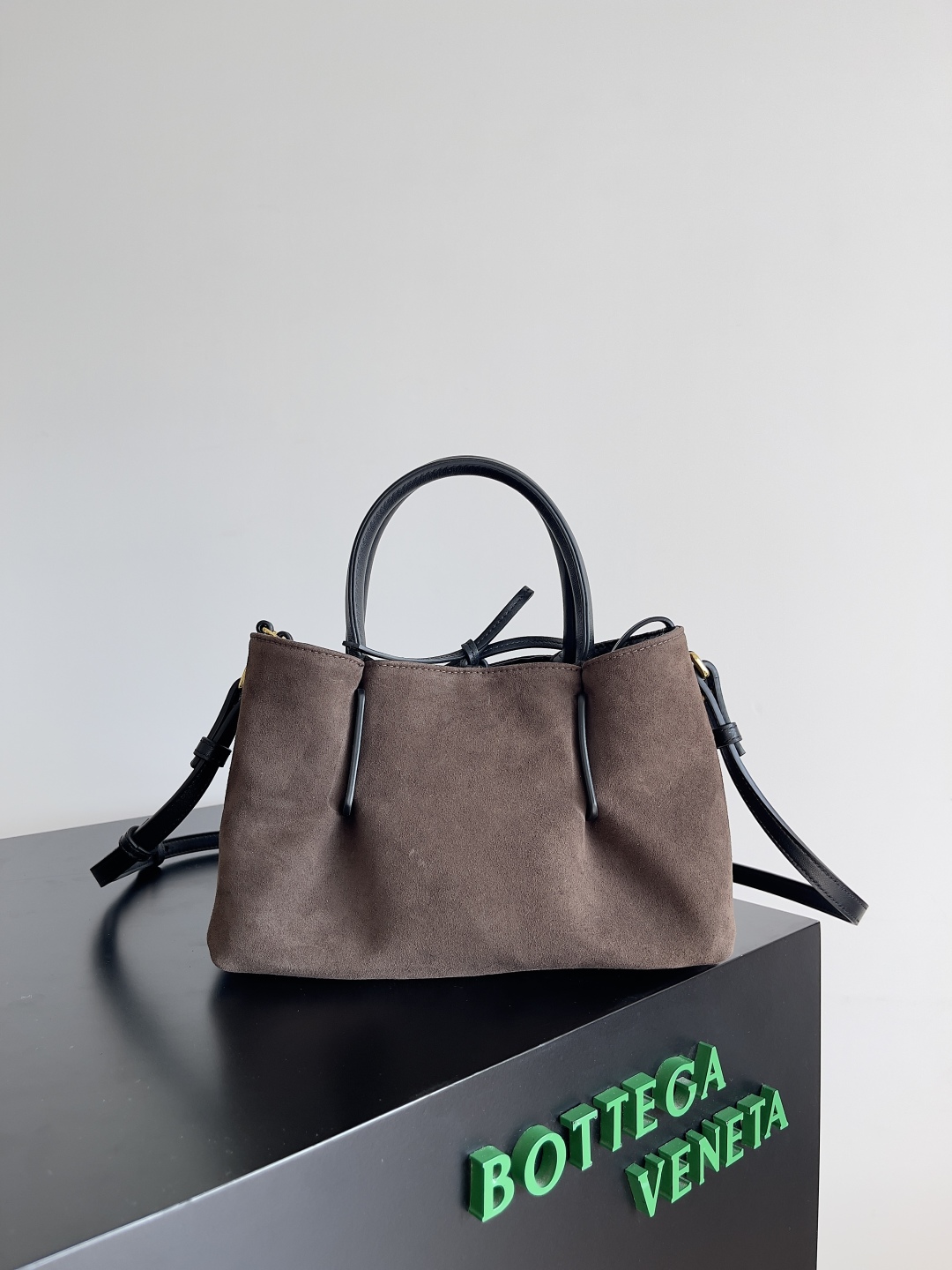 BOTTEGA VENETA 2025 PINACOTECA Small Bag 819004