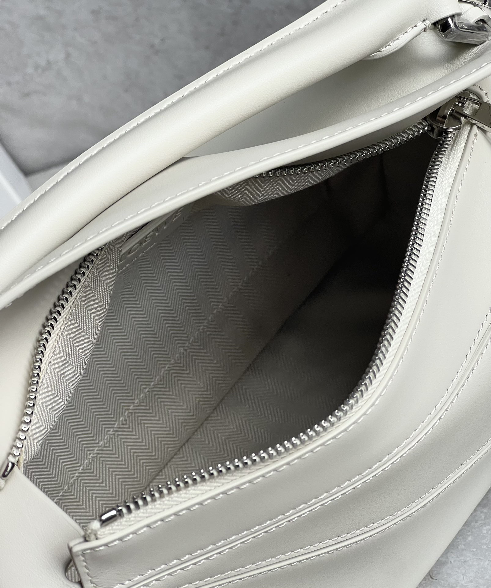 Loewe zzle embroidered shoulder strap bag 0189