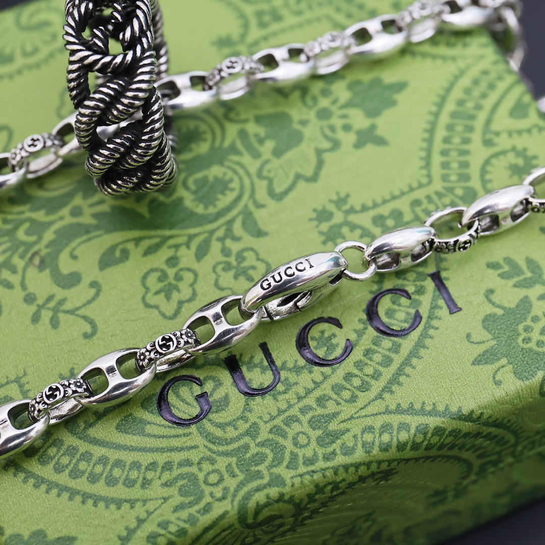 Gucci Braided Ring Vintage Necklace