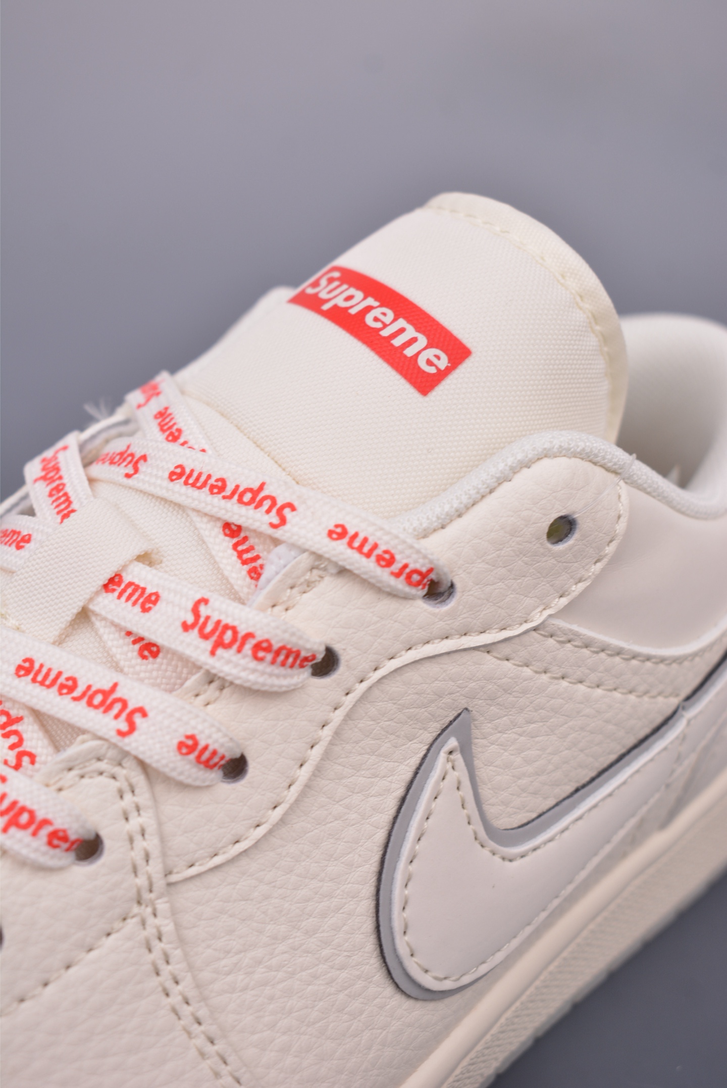 Supreme x Nike Jordan Air Jordan 1 