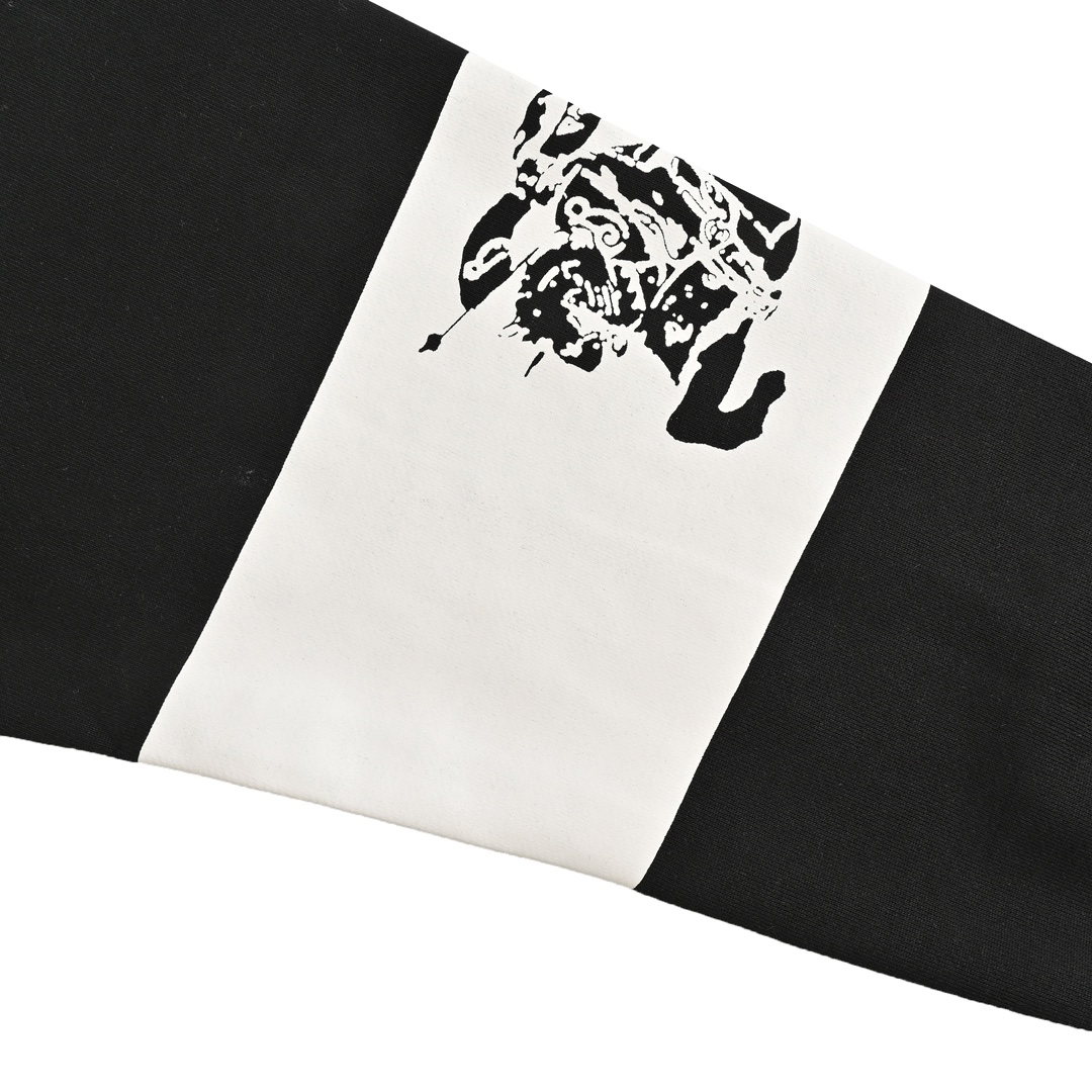 Burberry 24Fw horizontal arm warhorse print crew neck sweatshirt