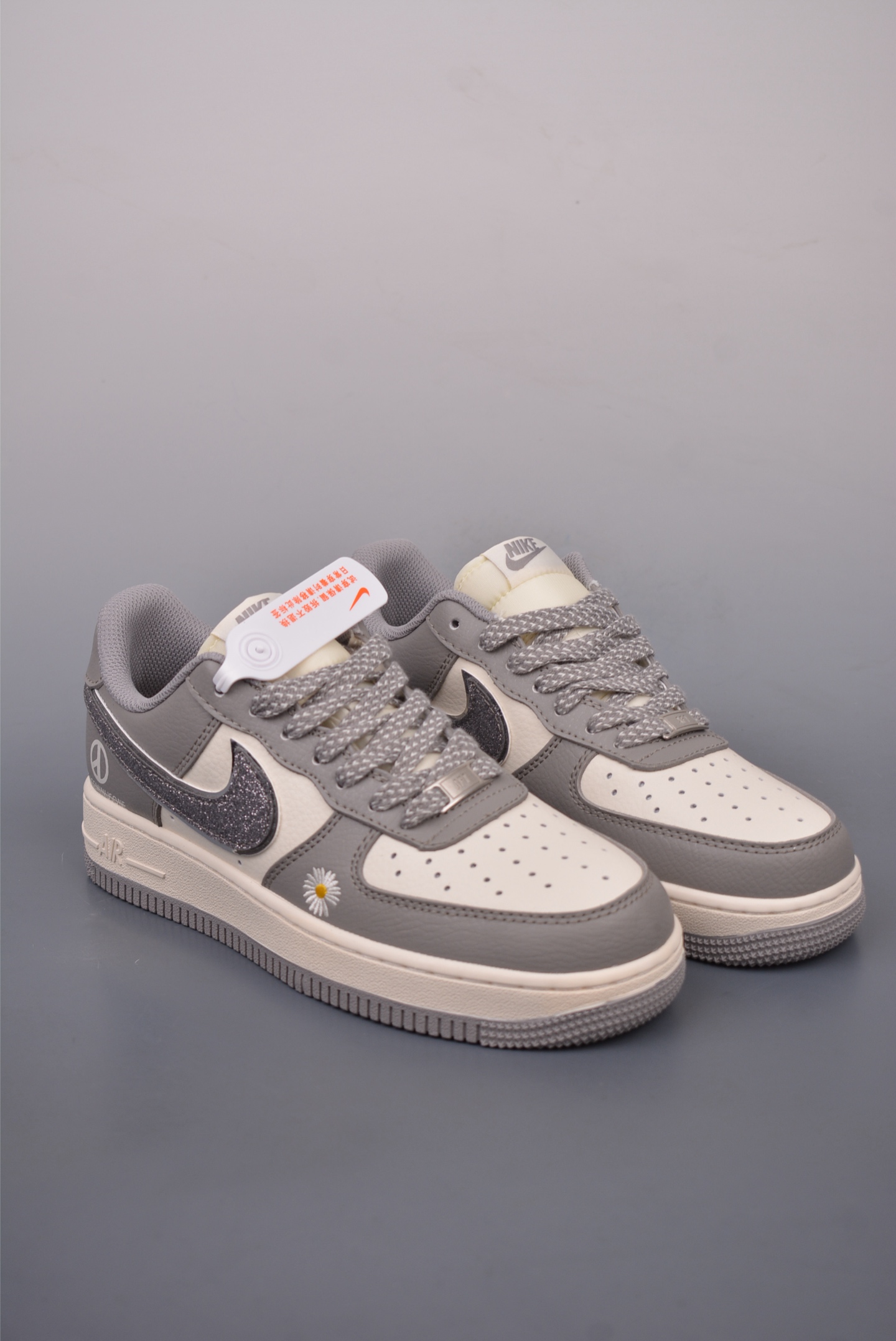 Nike Air Force 1’07 Low Grey and White Daisy QY6818-614