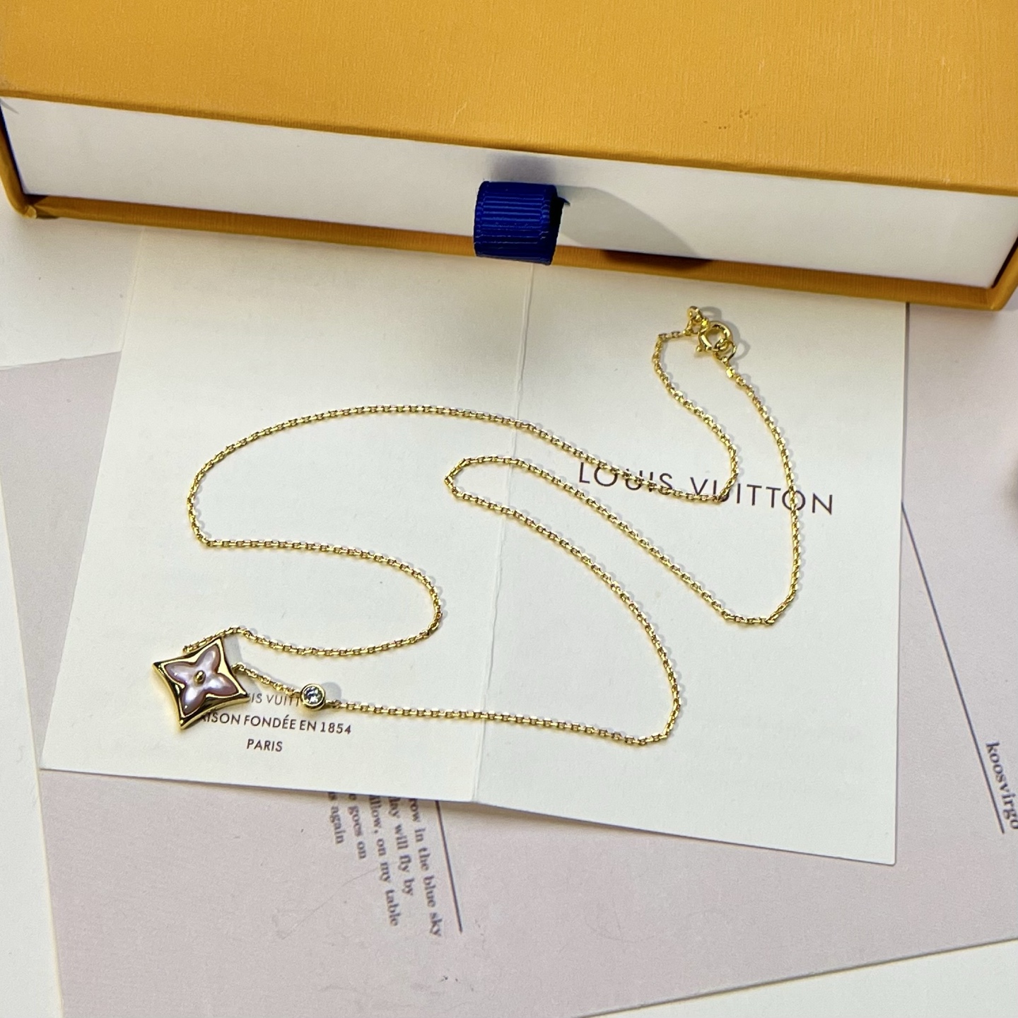 Louis Vuitton single flower diamond necklace
