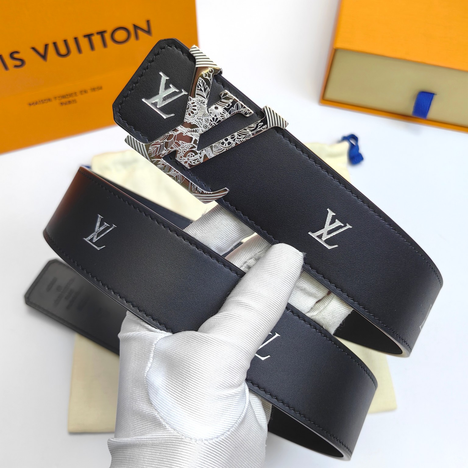Louis Vuitton Men's Leather Belt with Engraved Buckle, 4CM Width