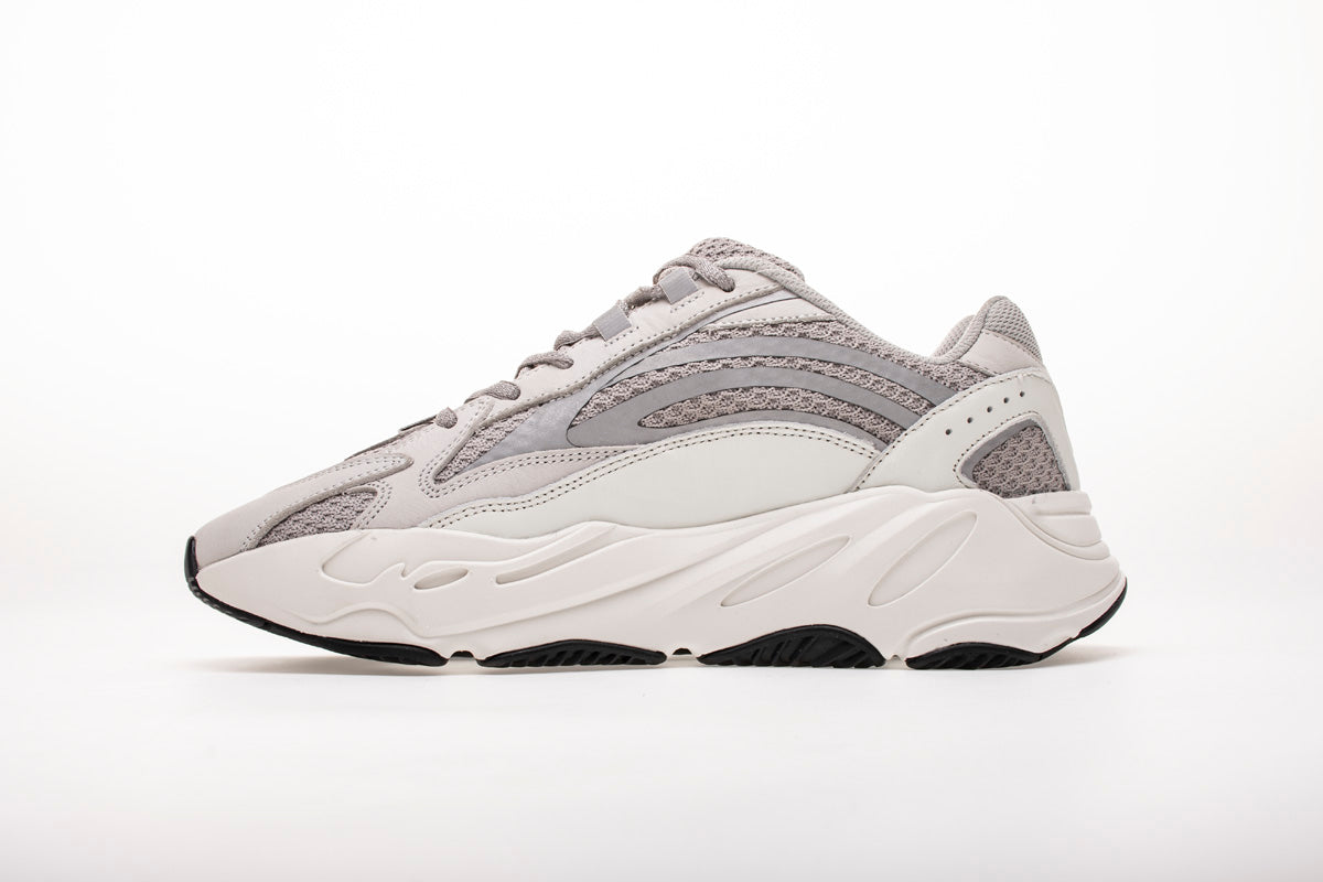 700V2