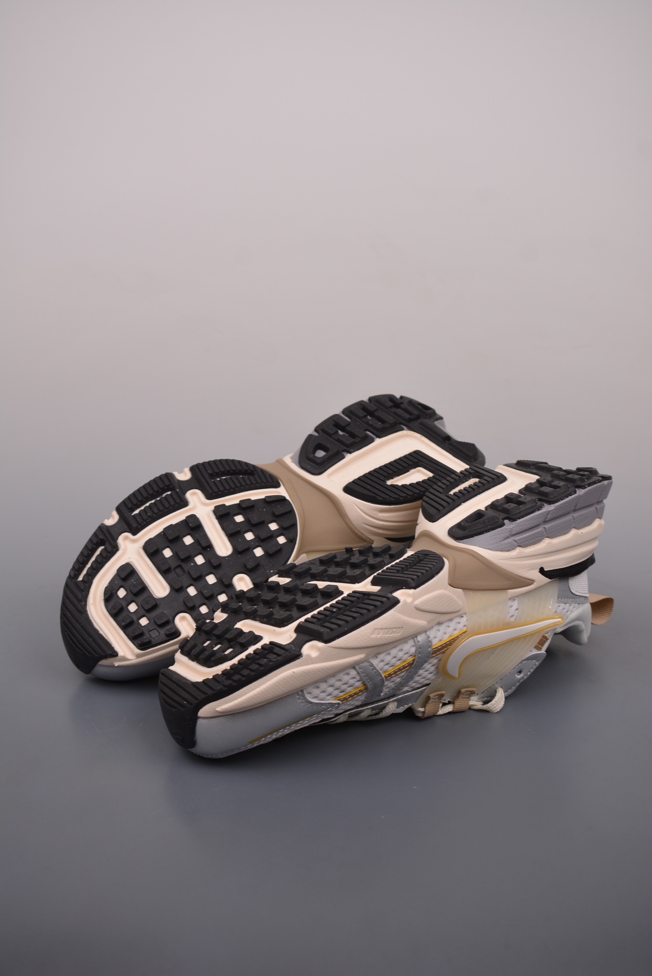Nike Wmns V2K Runtekk LowWhiteKhakiMetallic Silver HJ7245-100