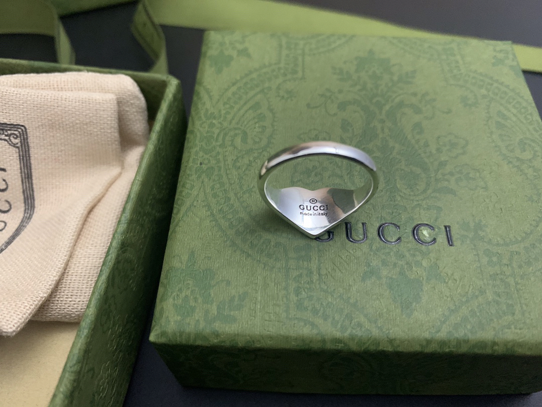 GUCCI new blue enamel heart ring