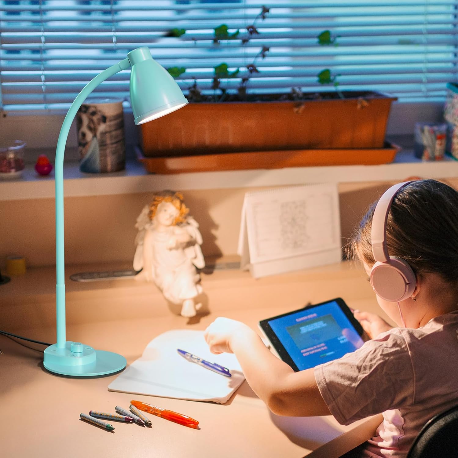 BOHON LED Desk Lamp with USB Charging Port 3 Color Modes Dimmable Reading Light Intelligent Induction Auto Dimming Task Lamp Flexible Gooseneck Table Lamp for Bedside Office, AC Adapter Include