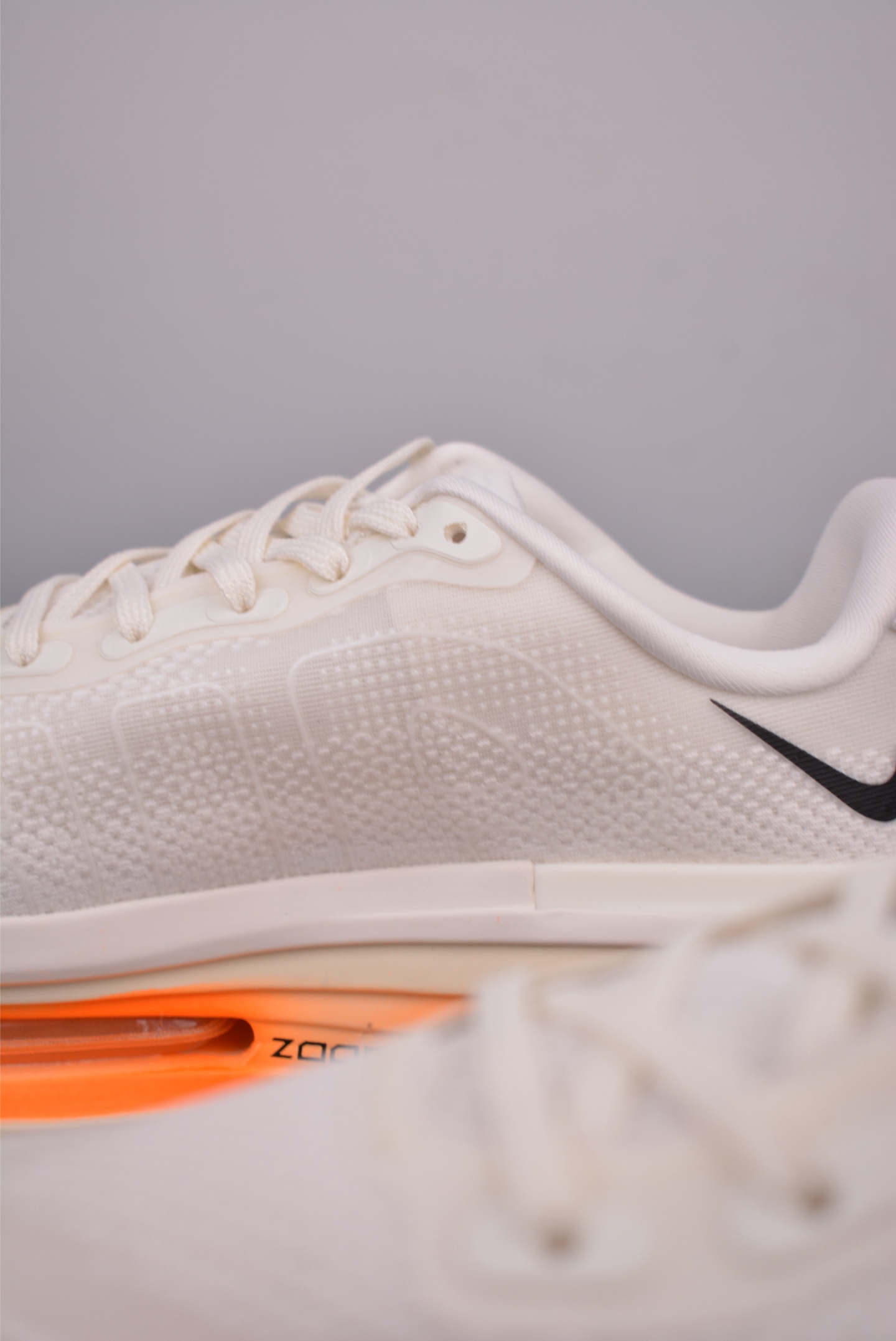 Nike Vomero premium “Ivory” FN8453-007