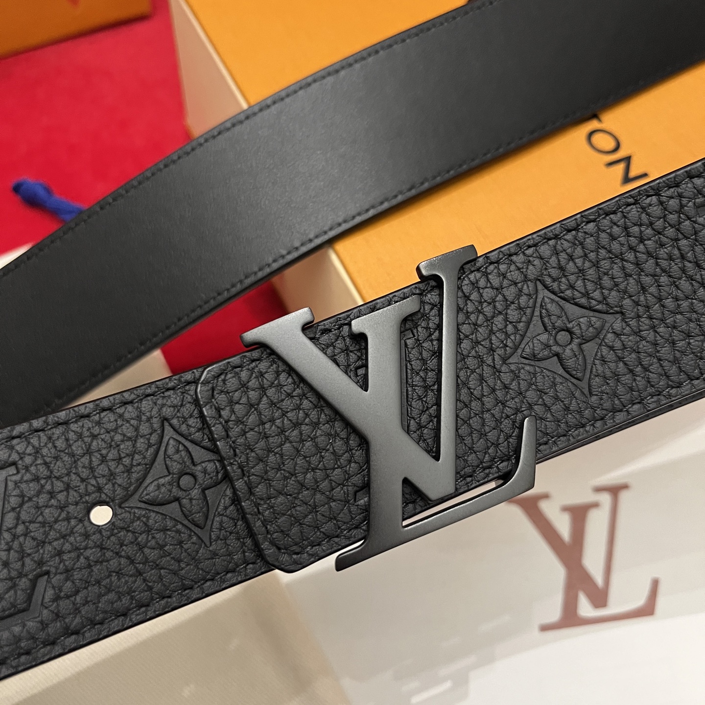 Louis Vuitton Litchi Embossed Cowhide Men's Belt, 4CM Width