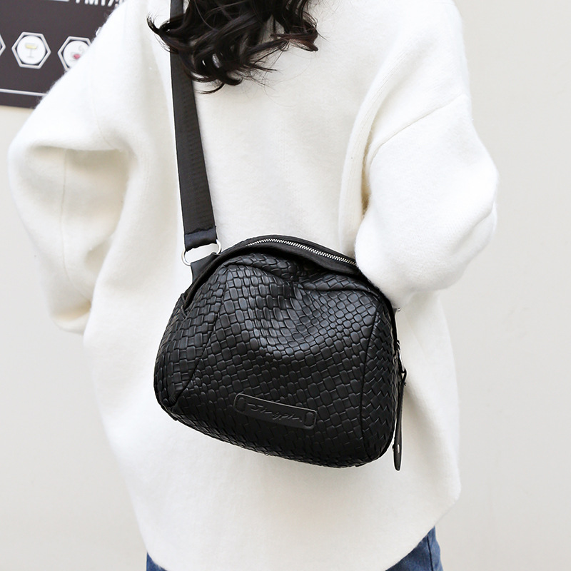 🔥Last Day 50% OFF🔥🌟Hand Weaving Large Capacity Cowhide Shell Bag👜