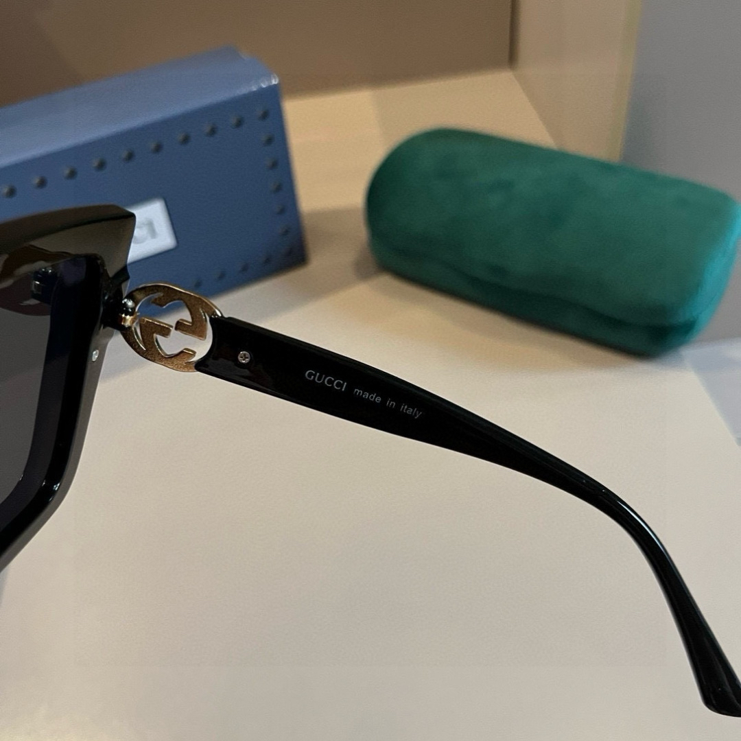 Gucci Round Frame Sunglasses