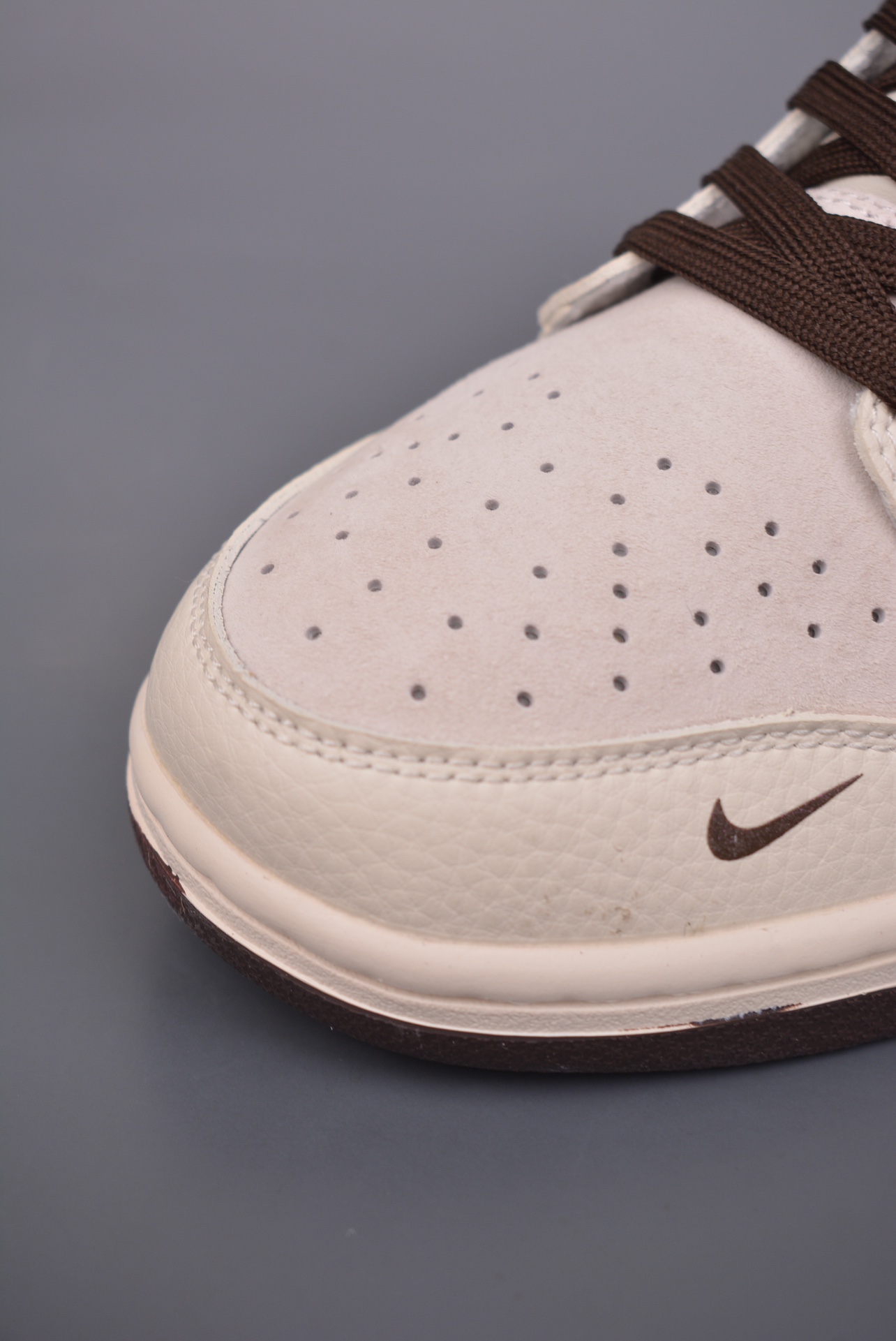 Dior x Nike SB Dunk Low Dior off-white and brown Dior double hook XD6188-046