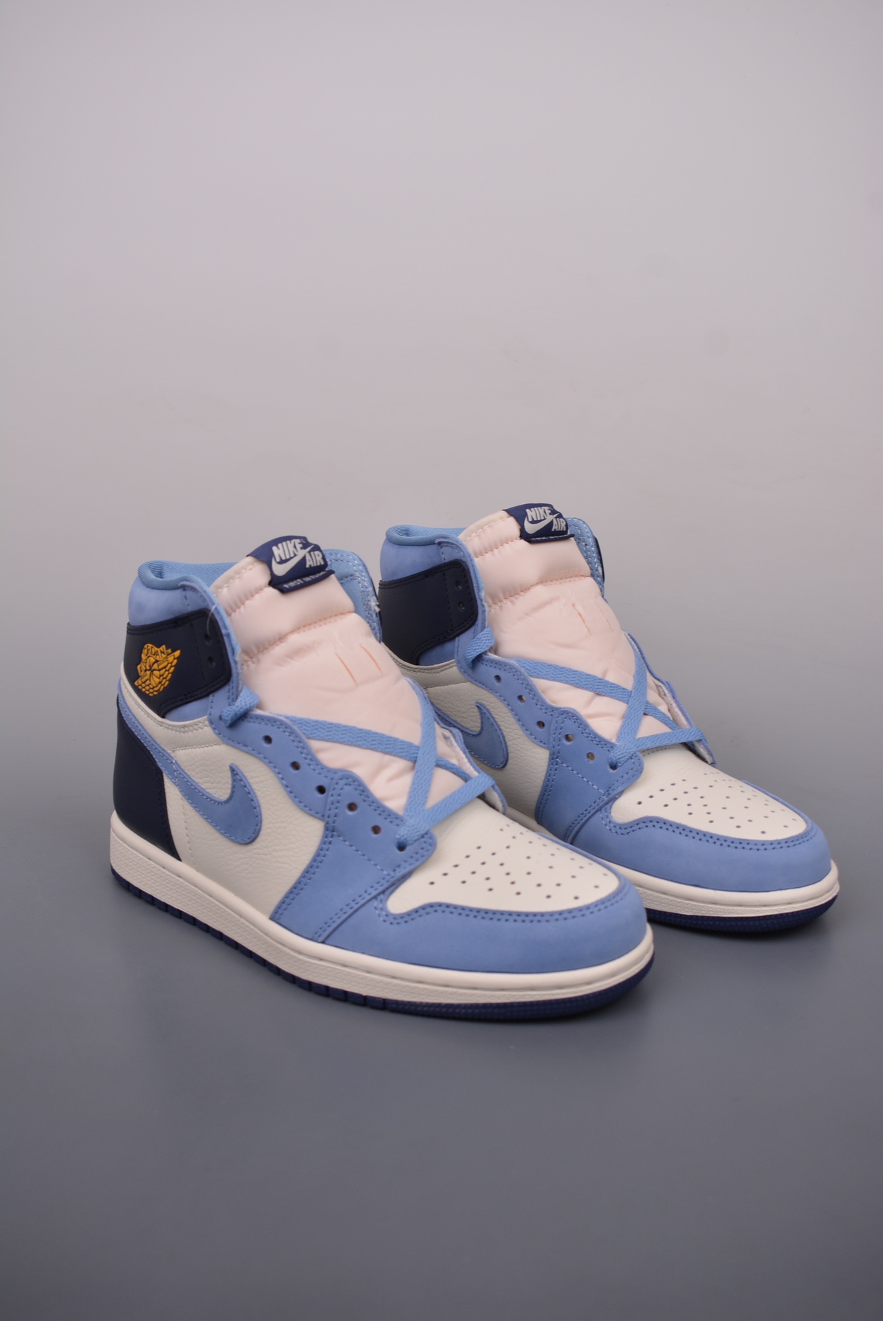 Nike WMNS Air Jordan 1 Retro High OGFirst in Flight FD2596-400