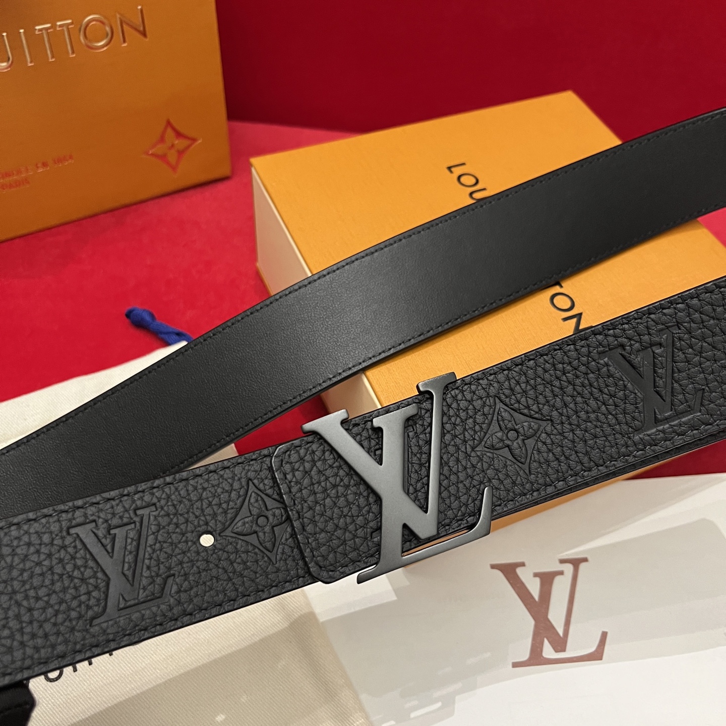 Louis Vuitton Litchi Embossed Cowhide Men's Belt, 4CM Width