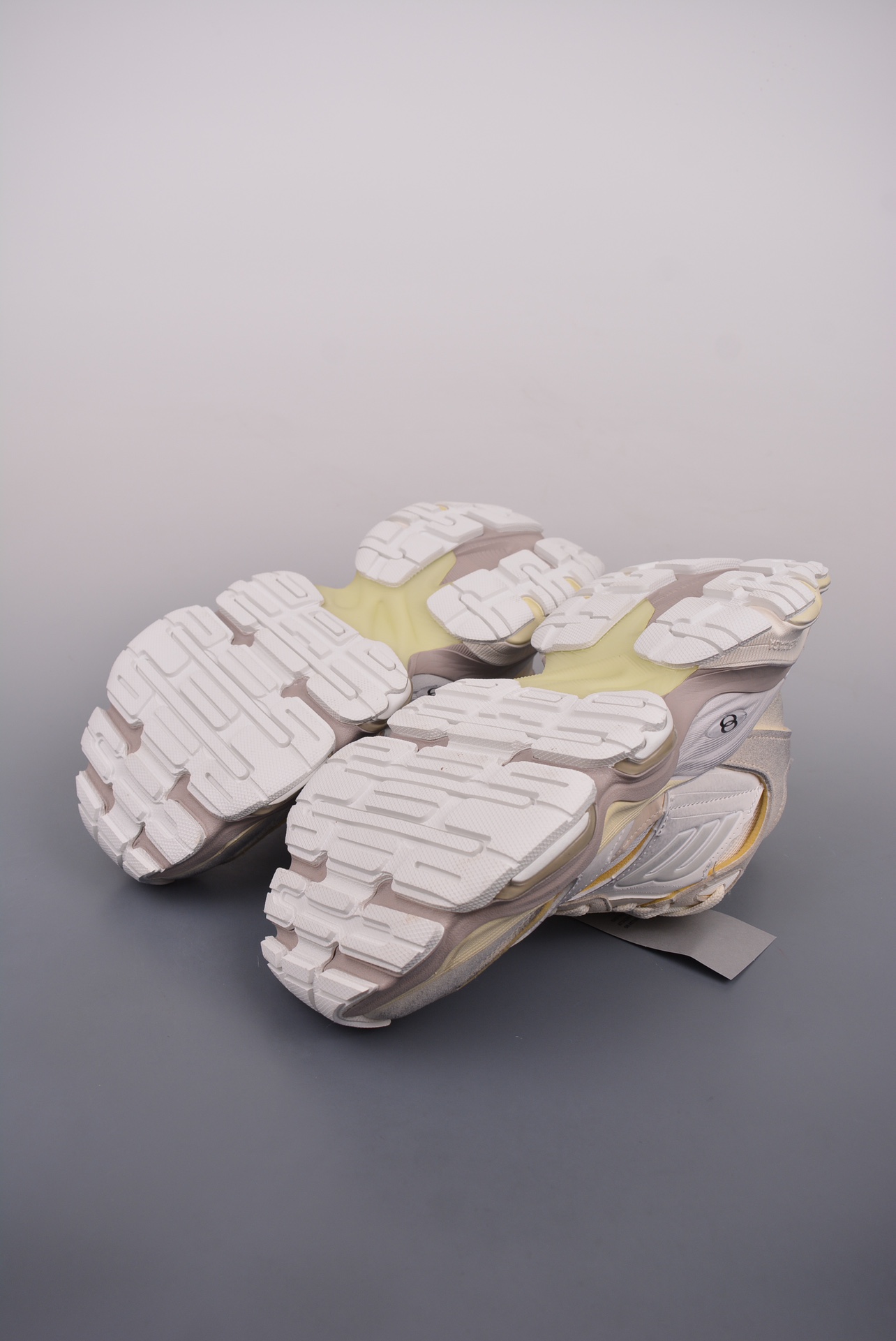 BALENCIAGA Cargo Sneaker 5XL Creamy White Distressed