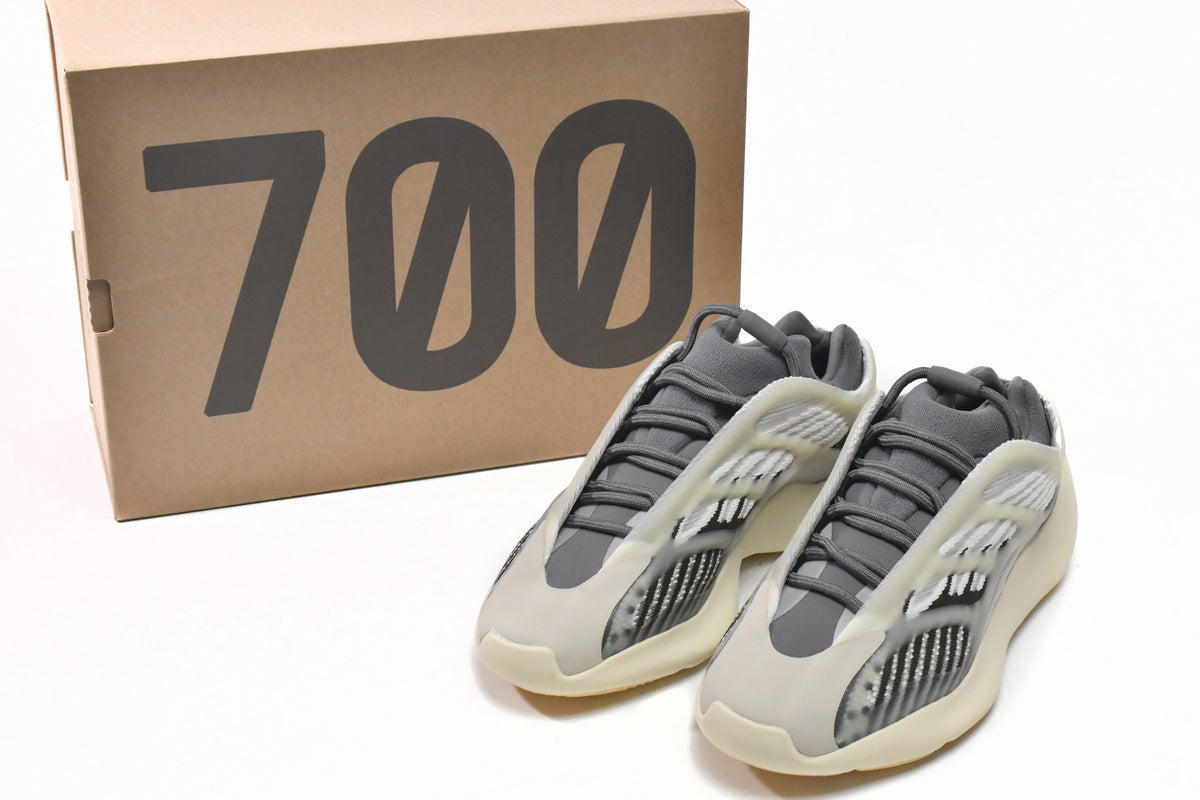700V3